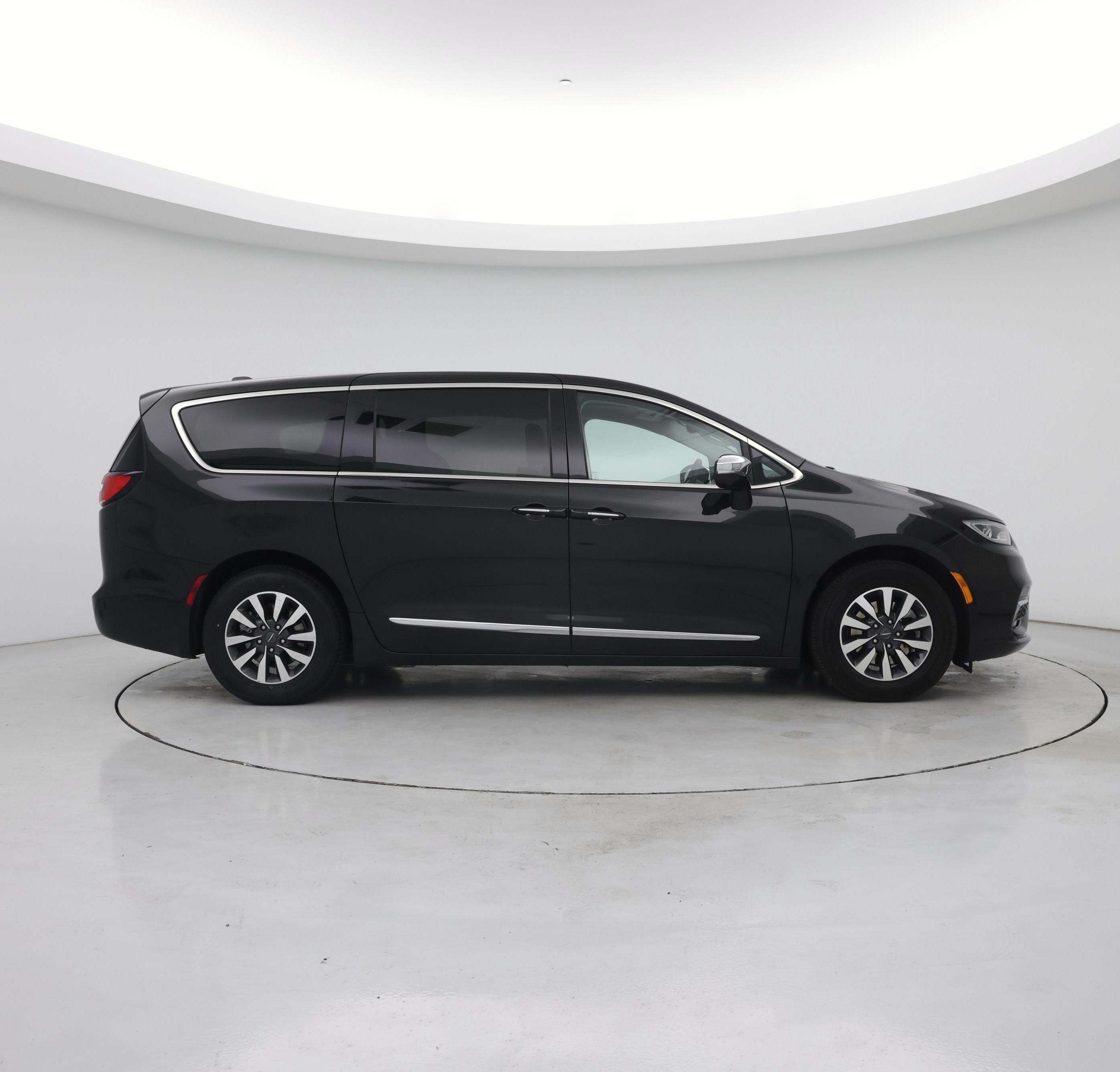 Thumbnail: 2022 Chrysler Pacifica - 7