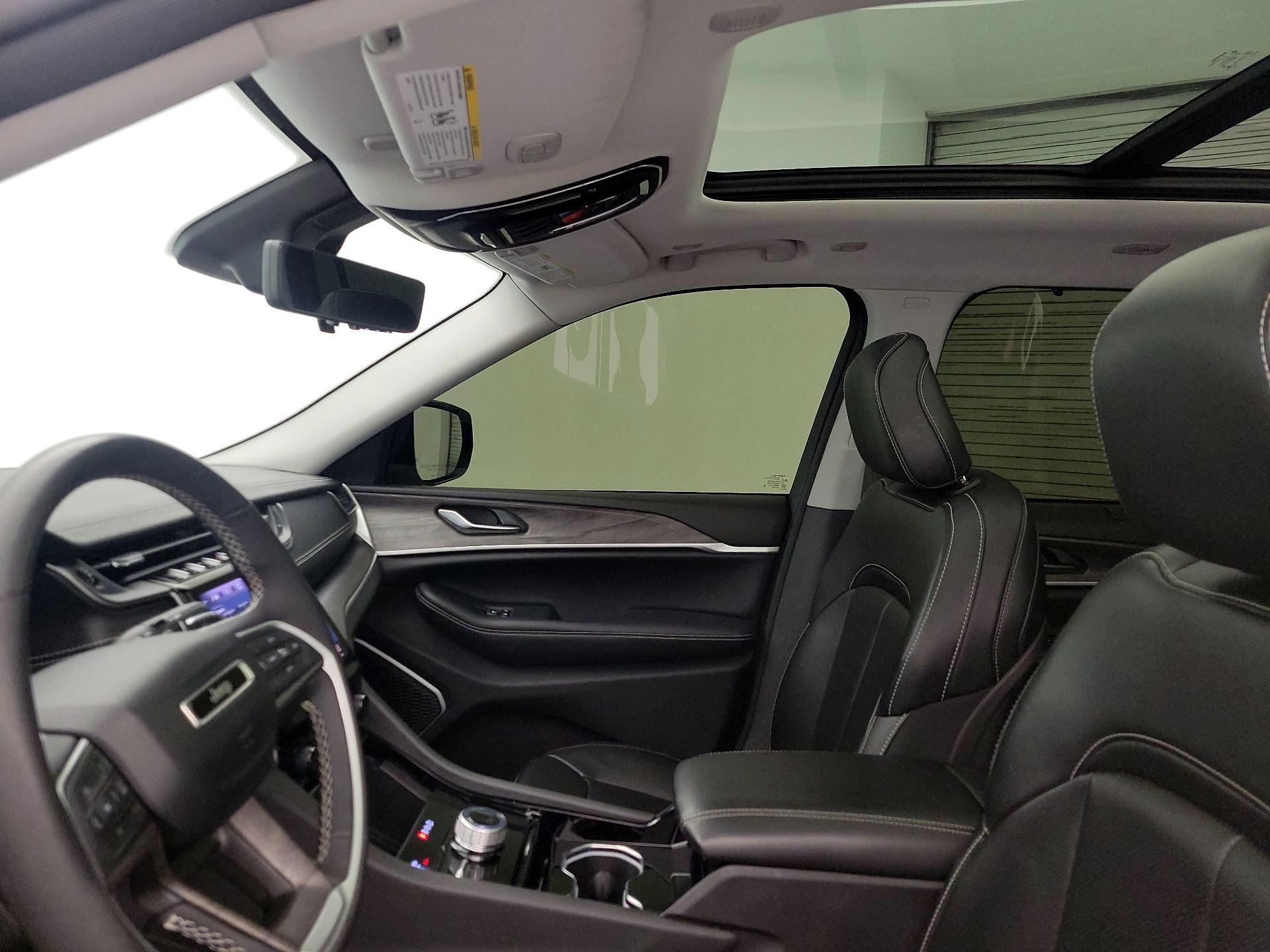 Thumbnail: 2023 Jeep Grand Cherokee - 20