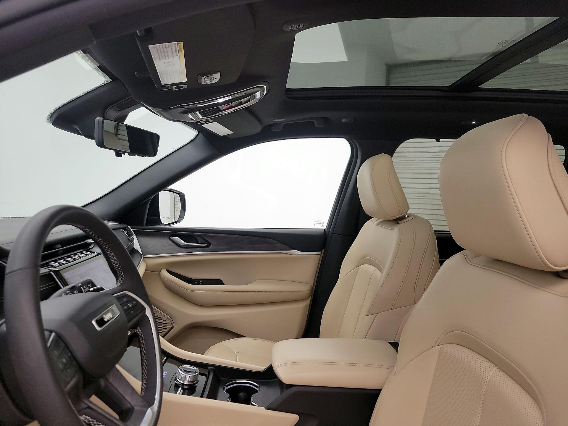 Thumbnail: 2023 Jeep Grand Cherokee - 19