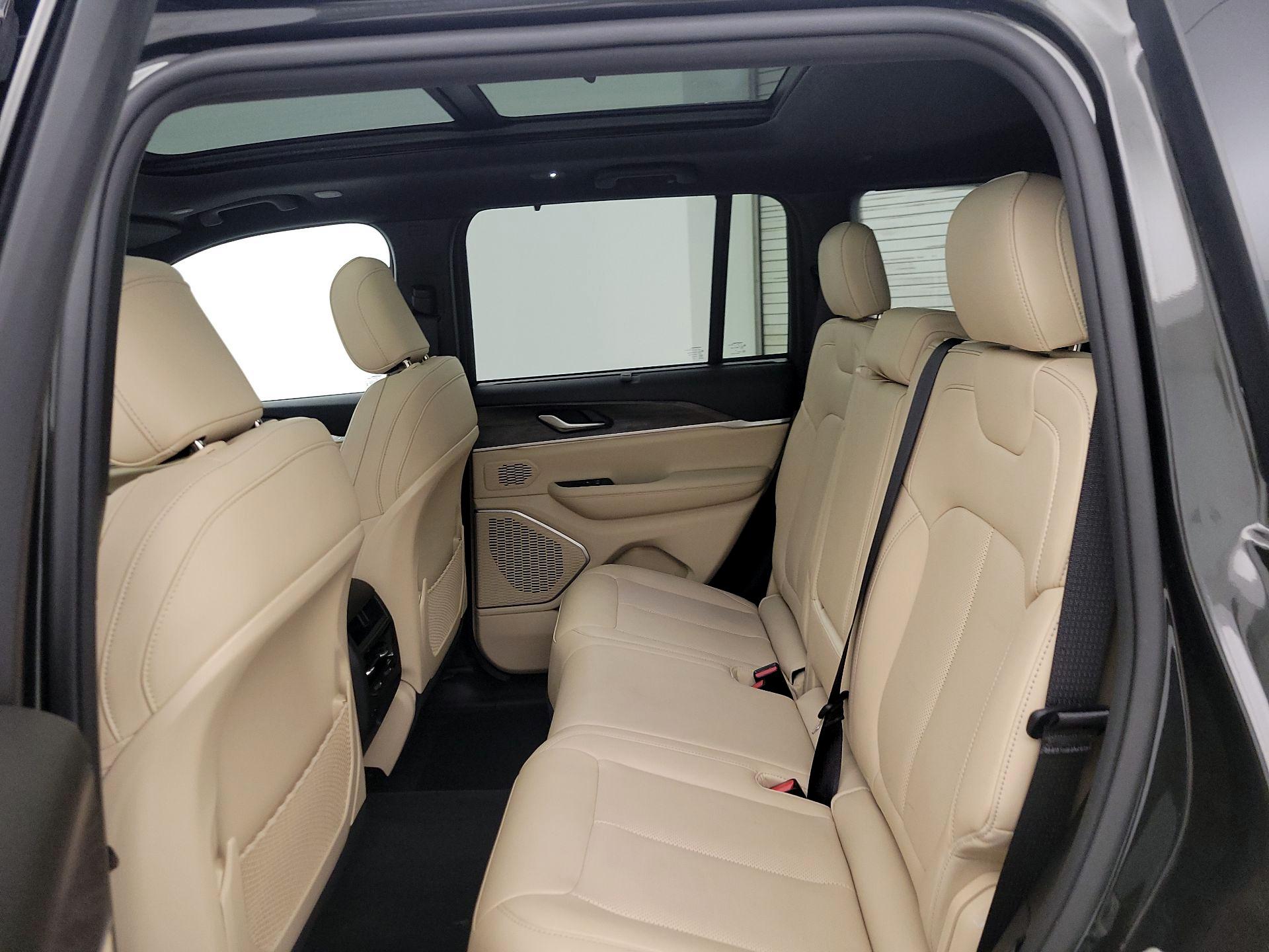 Thumbnail: 2023 Jeep Grand Cherokee - 20