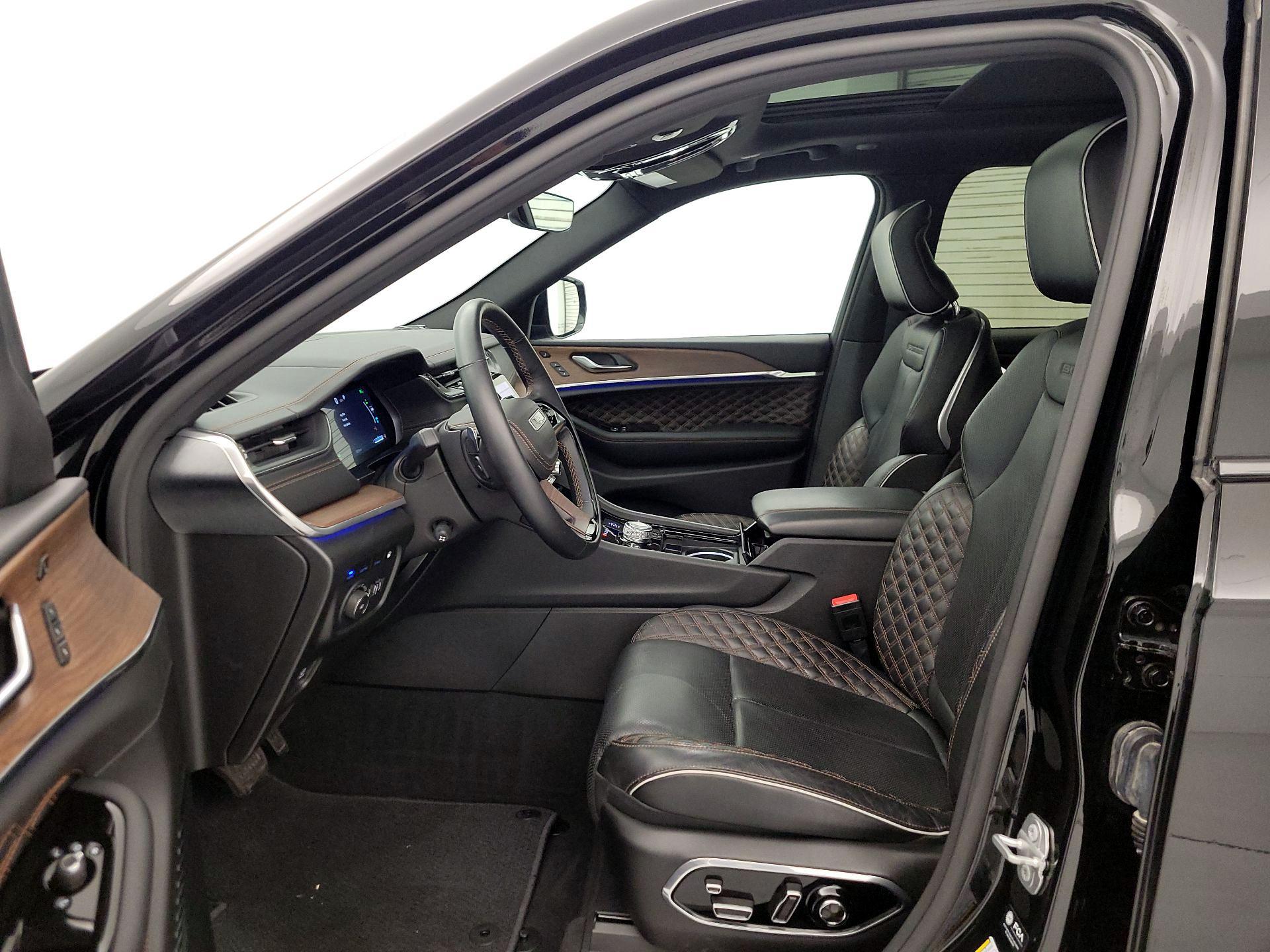 Thumbnail: 2022 Jeep Grand Cherokee - 11