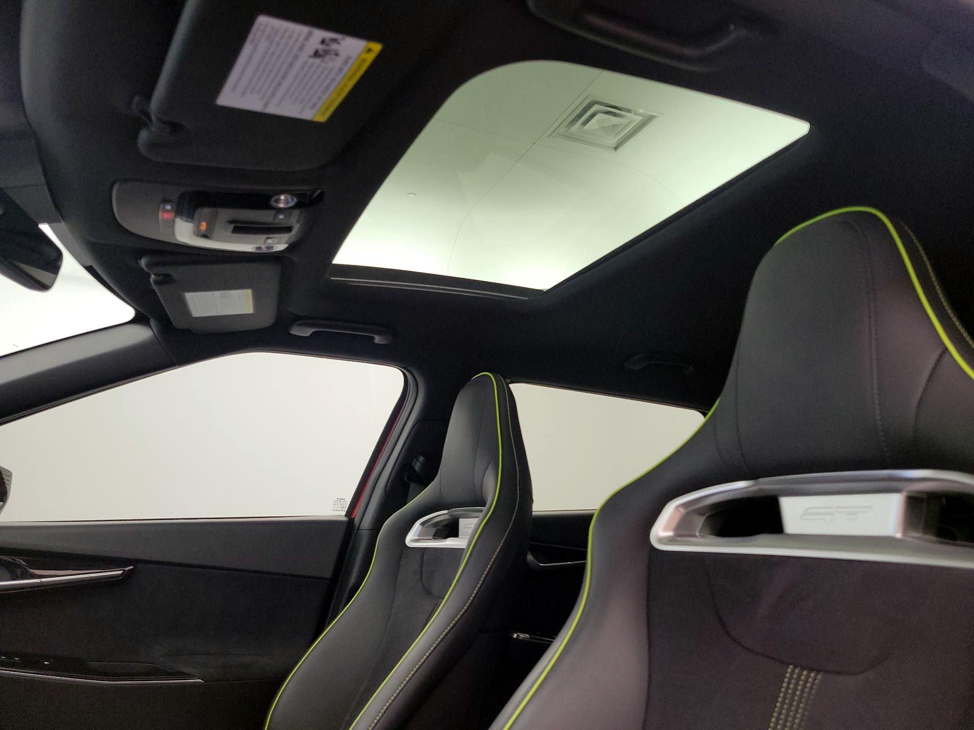 Thumbnail: 2023 Kia EV6 - 20