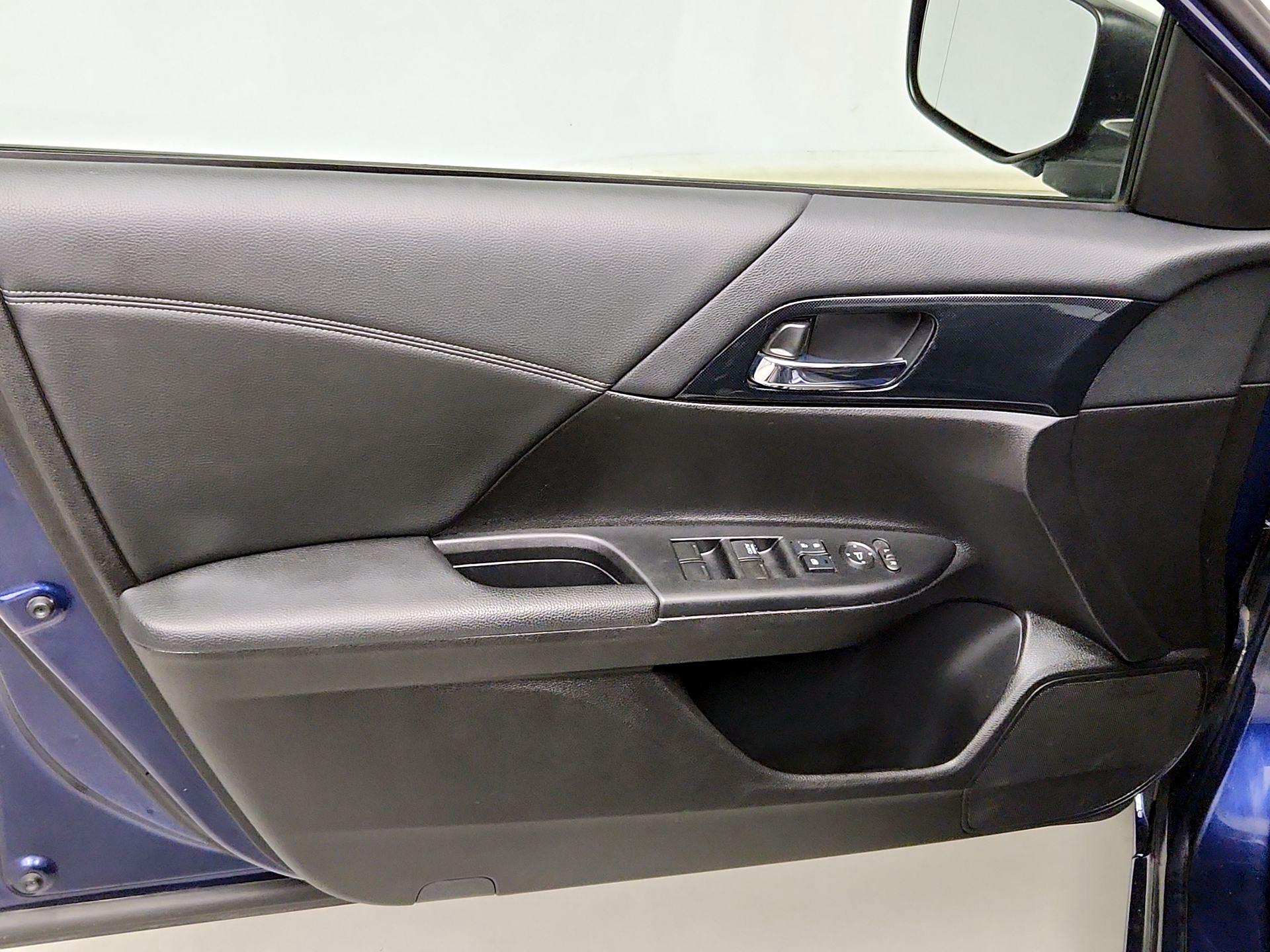 Thumbnail: 2015 Honda Accord - 12