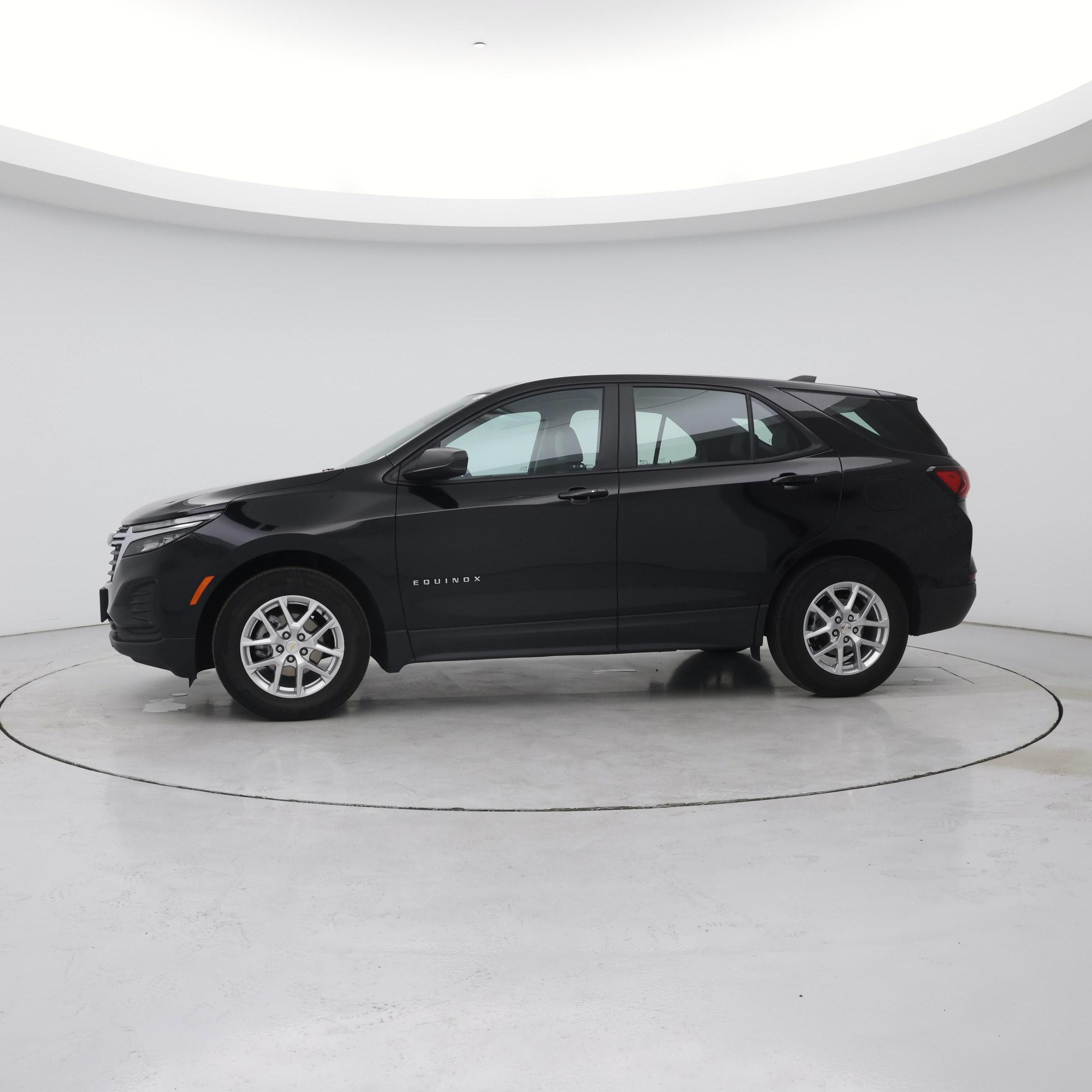 Thumbnail: 2023 Chevrolet Equinox - 3