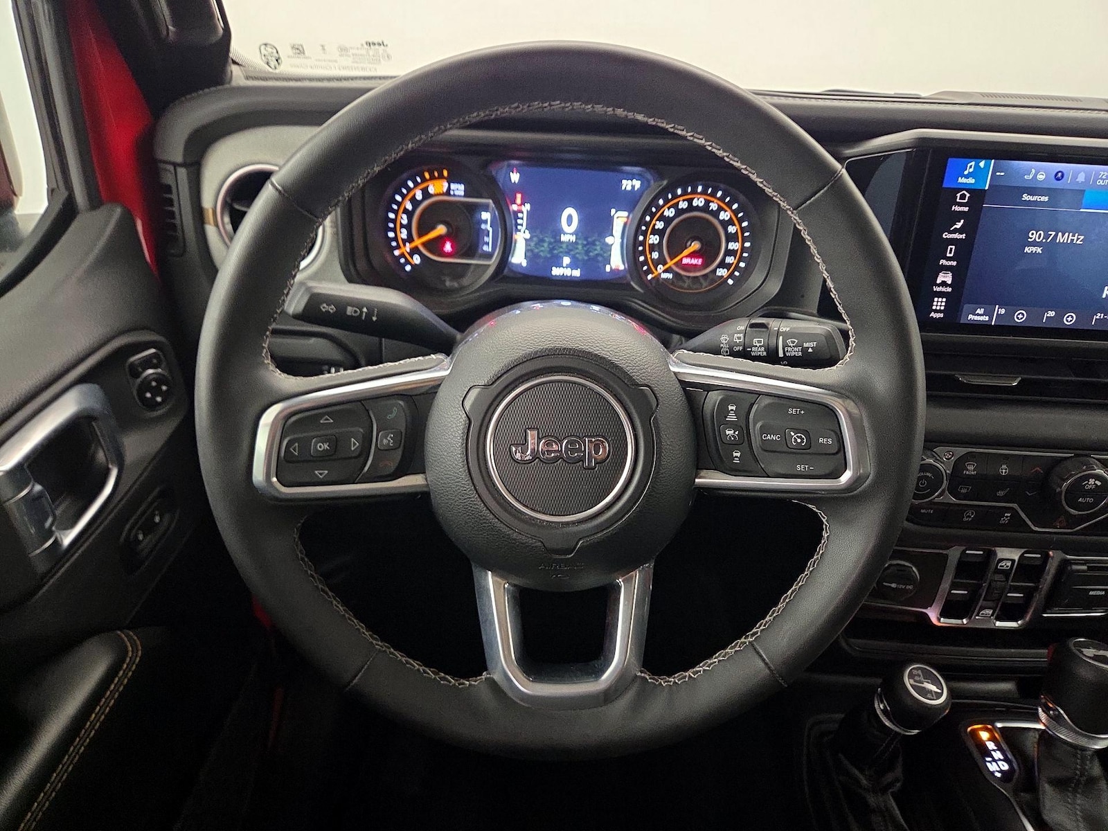 2025 Jeep Wrangler 4-Door Sahara - Photo 11