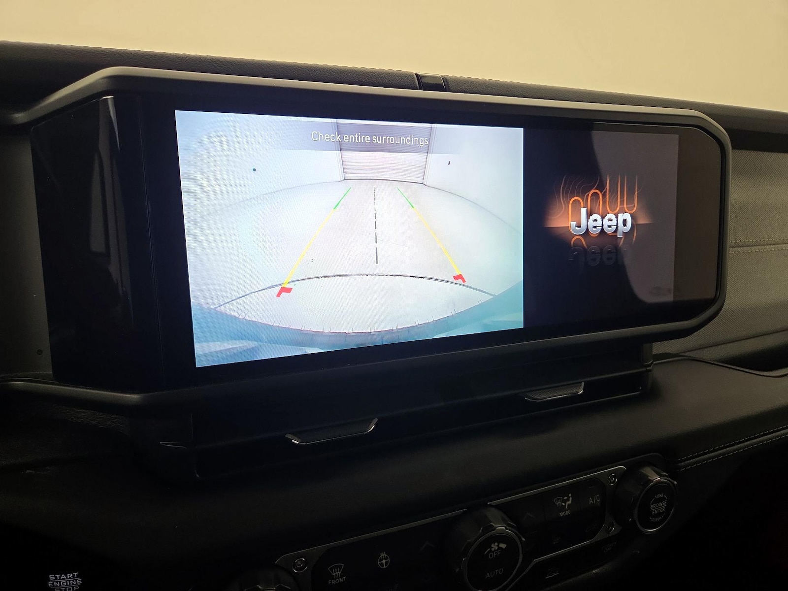 2025 Jeep Wrangler 4-Door Sahara - Photo 15