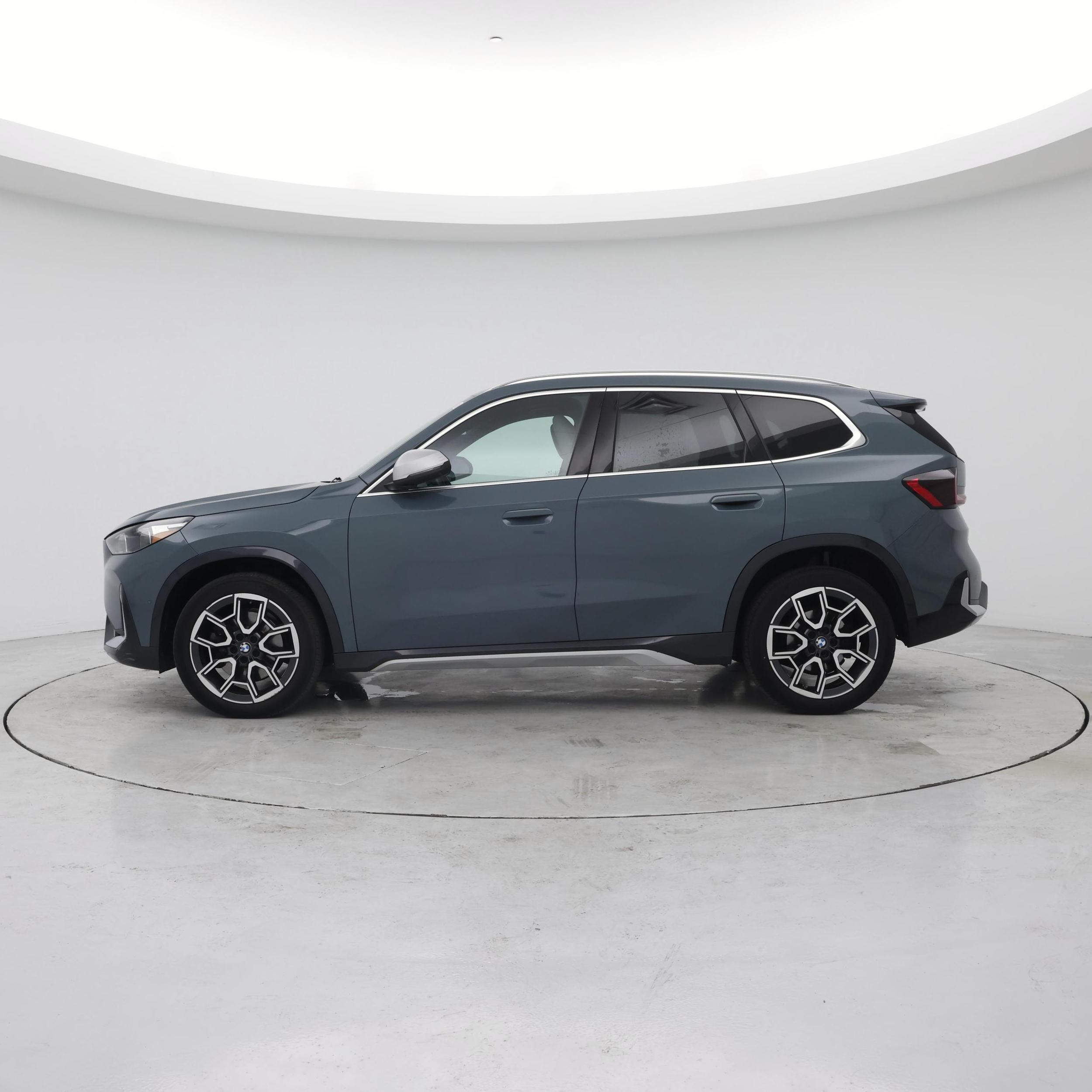 Thumbnail: 2023 BMW X1 - 3
