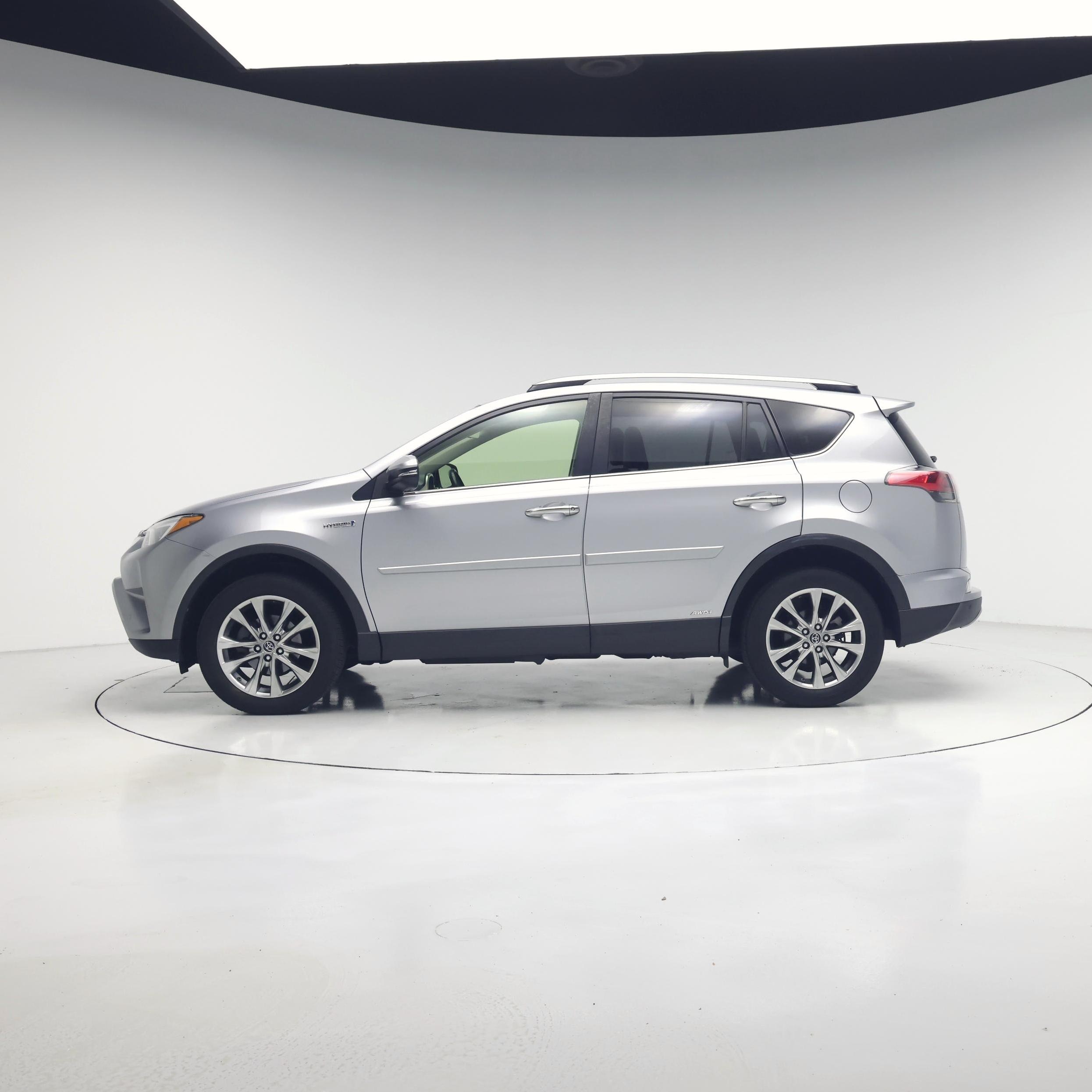 Thumbnail: 2017 Toyota RAV4 - 3