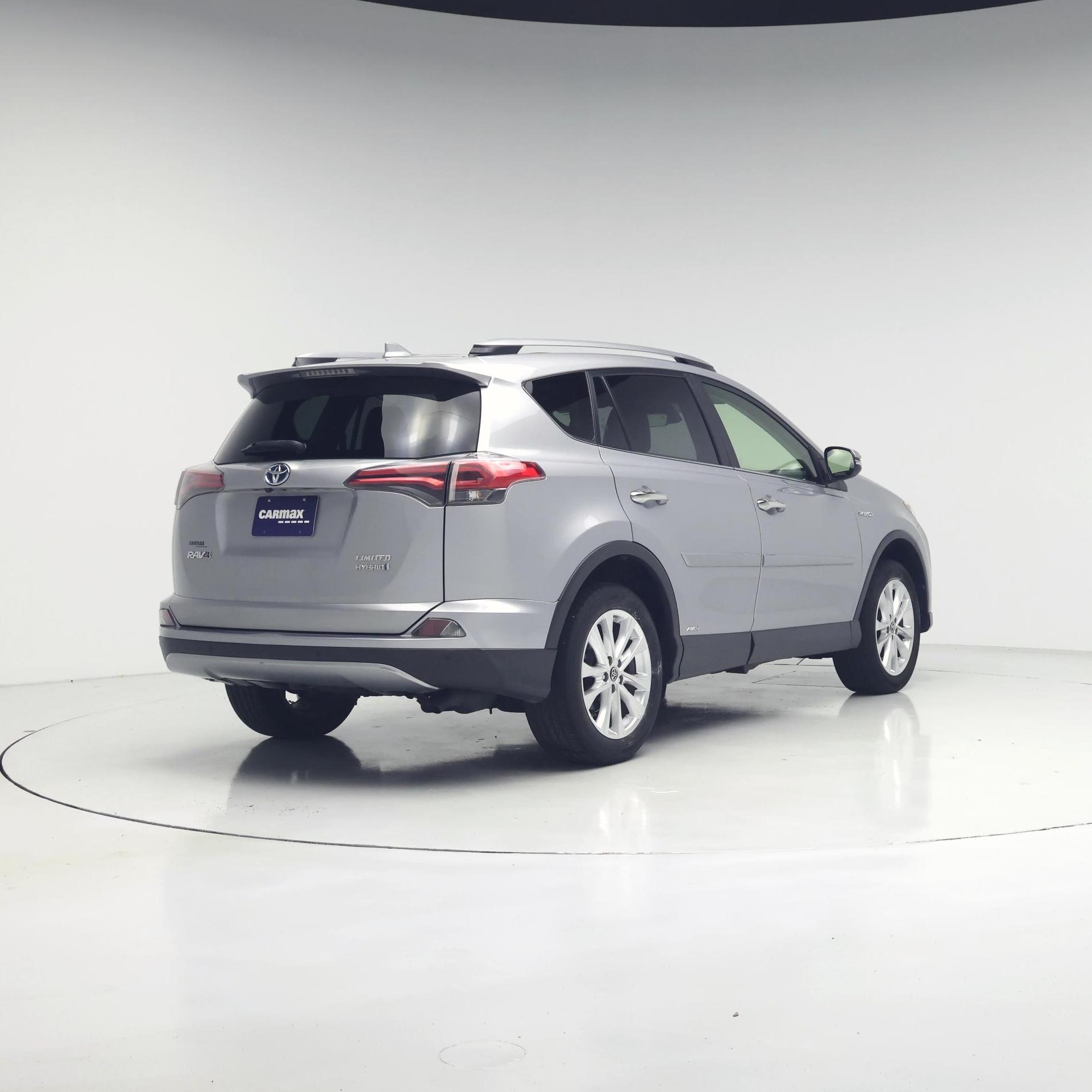 Thumbnail: 2017 Toyota RAV4 - 8