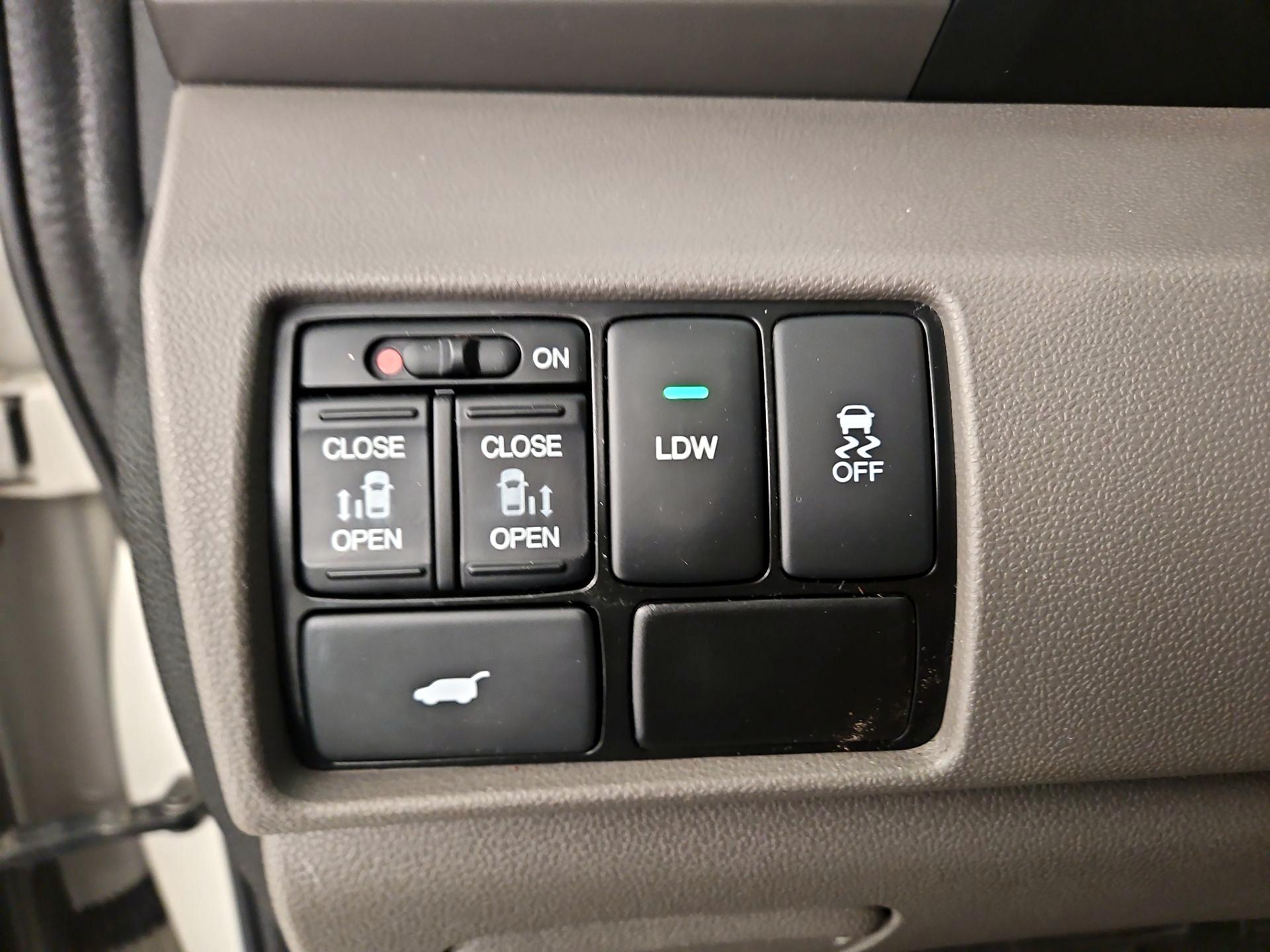 Thumbnail: 2016 Honda Odyssey - 11