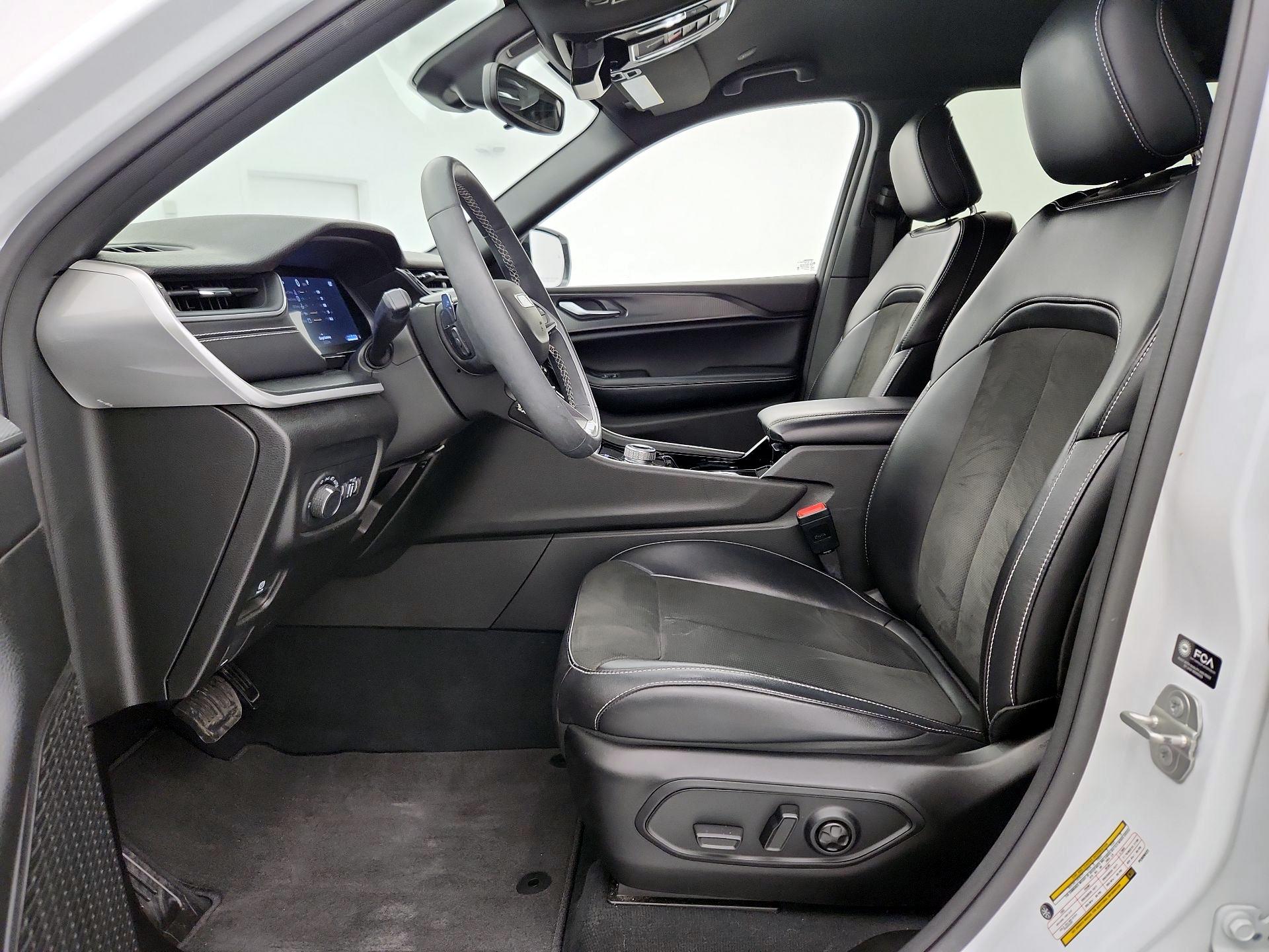 Thumbnail: 2023 Jeep Grand Cherokee - 11