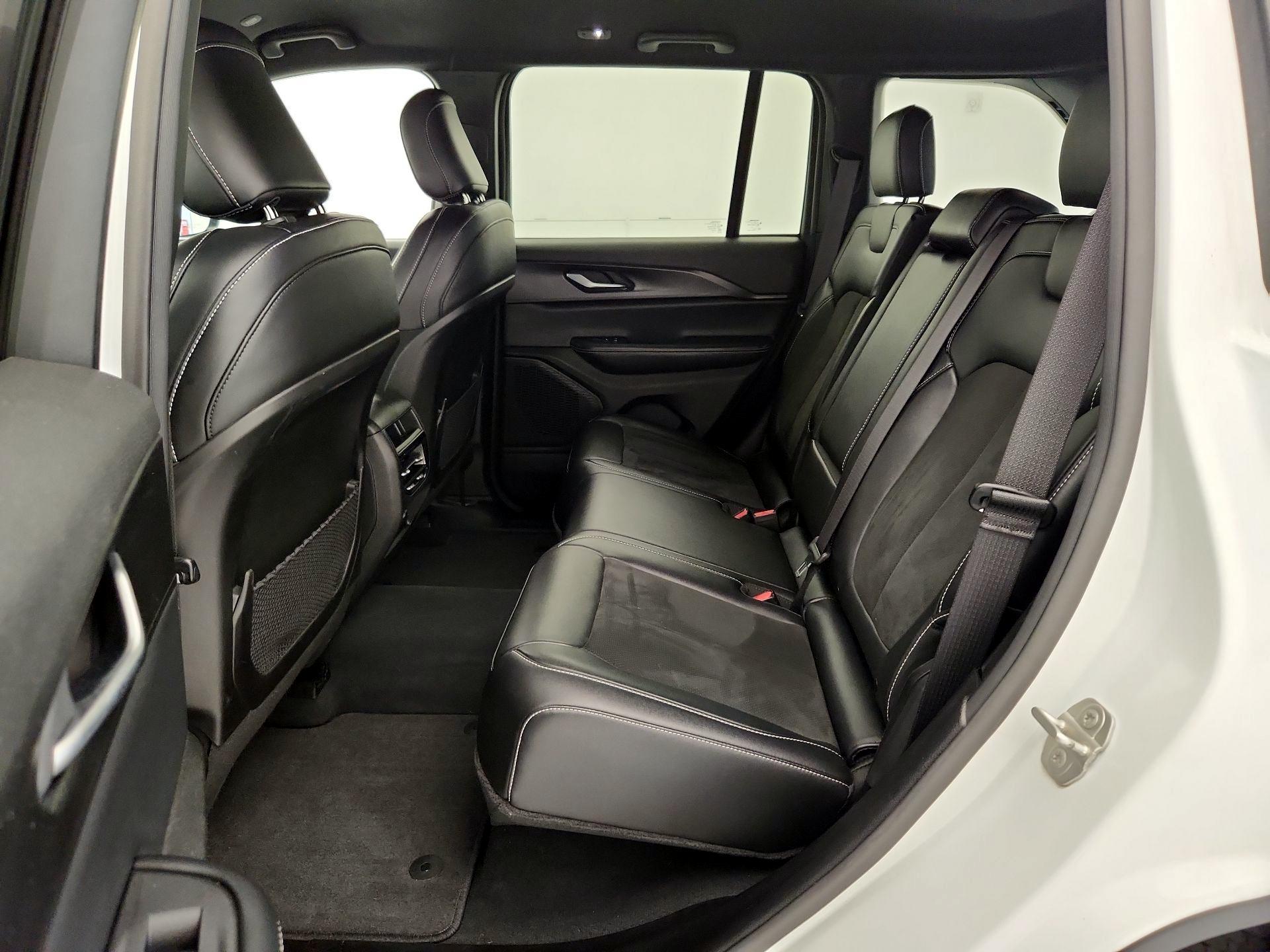 Thumbnail: 2023 Jeep Grand Cherokee - 19