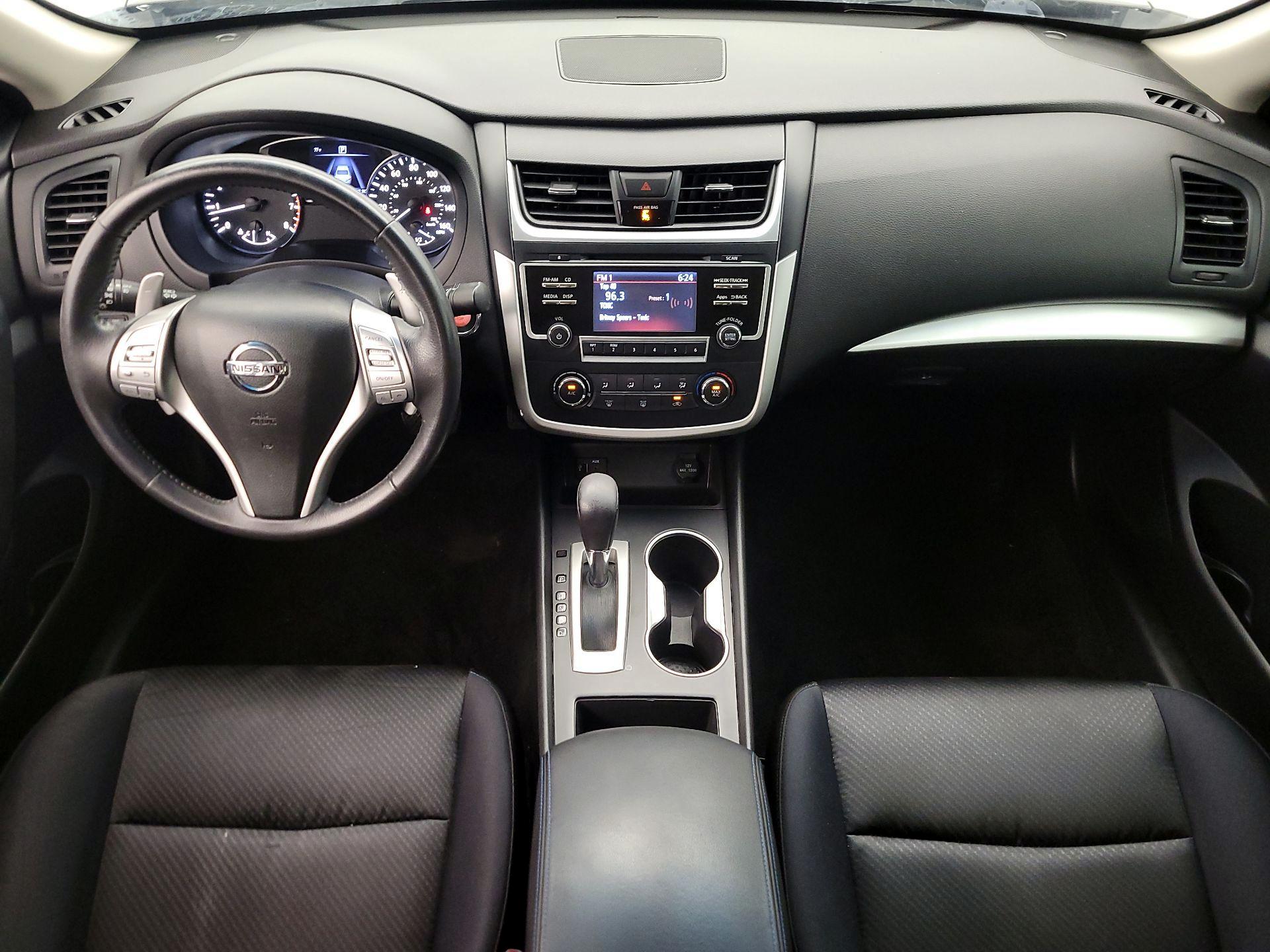 Thumbnail: 2016 Nissan Altima - 9