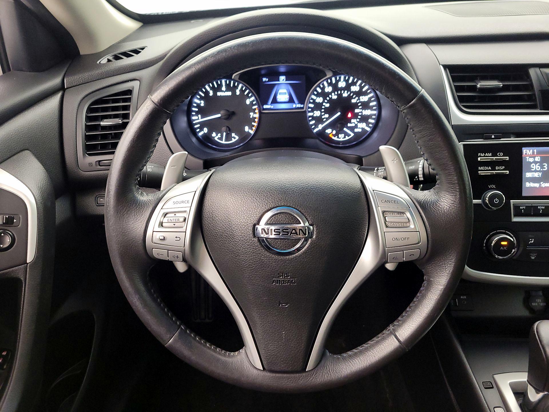 Thumbnail: 2016 Nissan Altima - 10