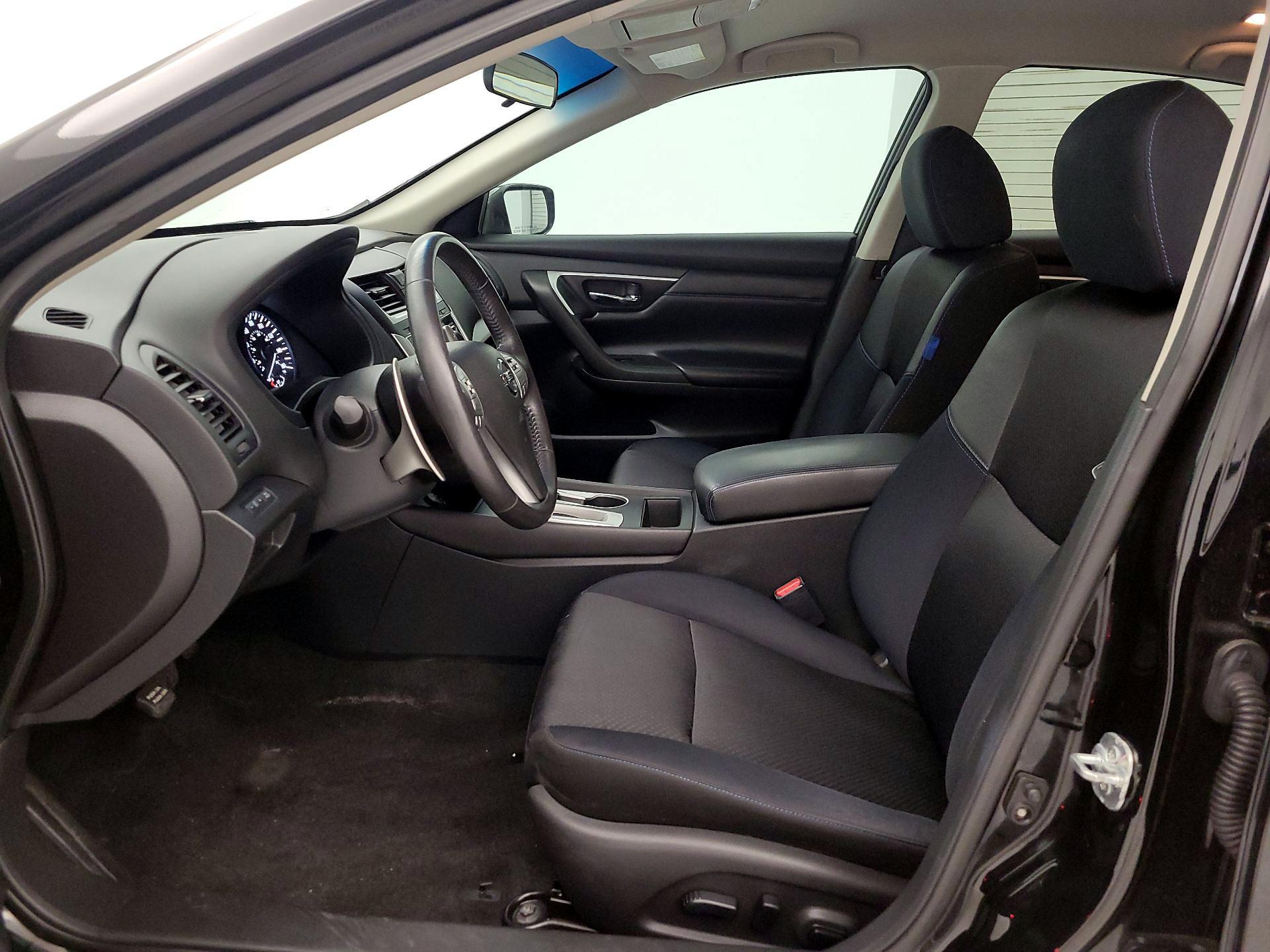 Thumbnail: 2016 Nissan Altima - 11