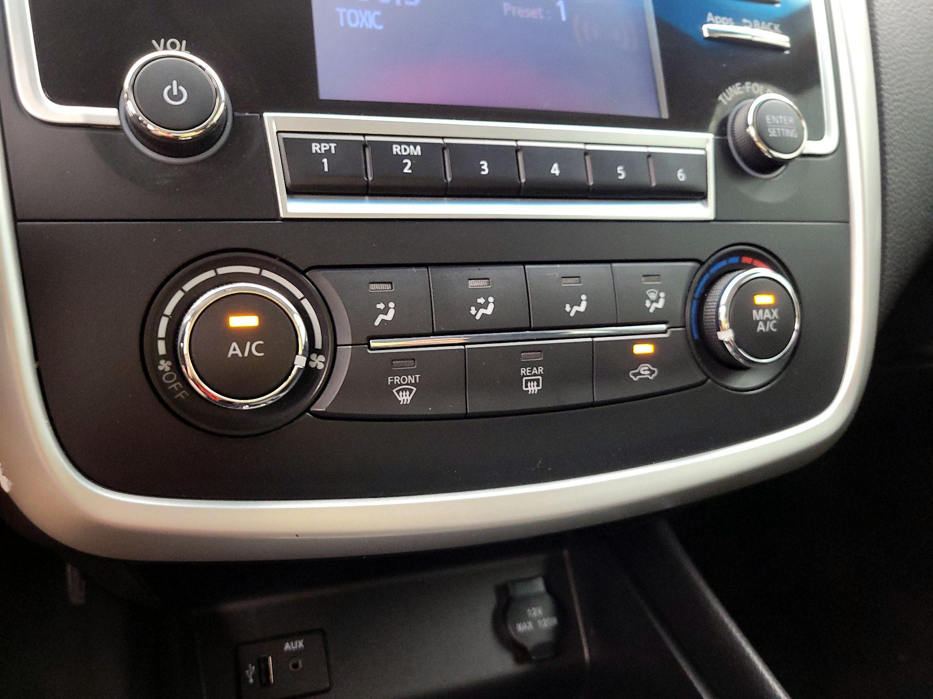Thumbnail: 2016 Nissan Altima - 16