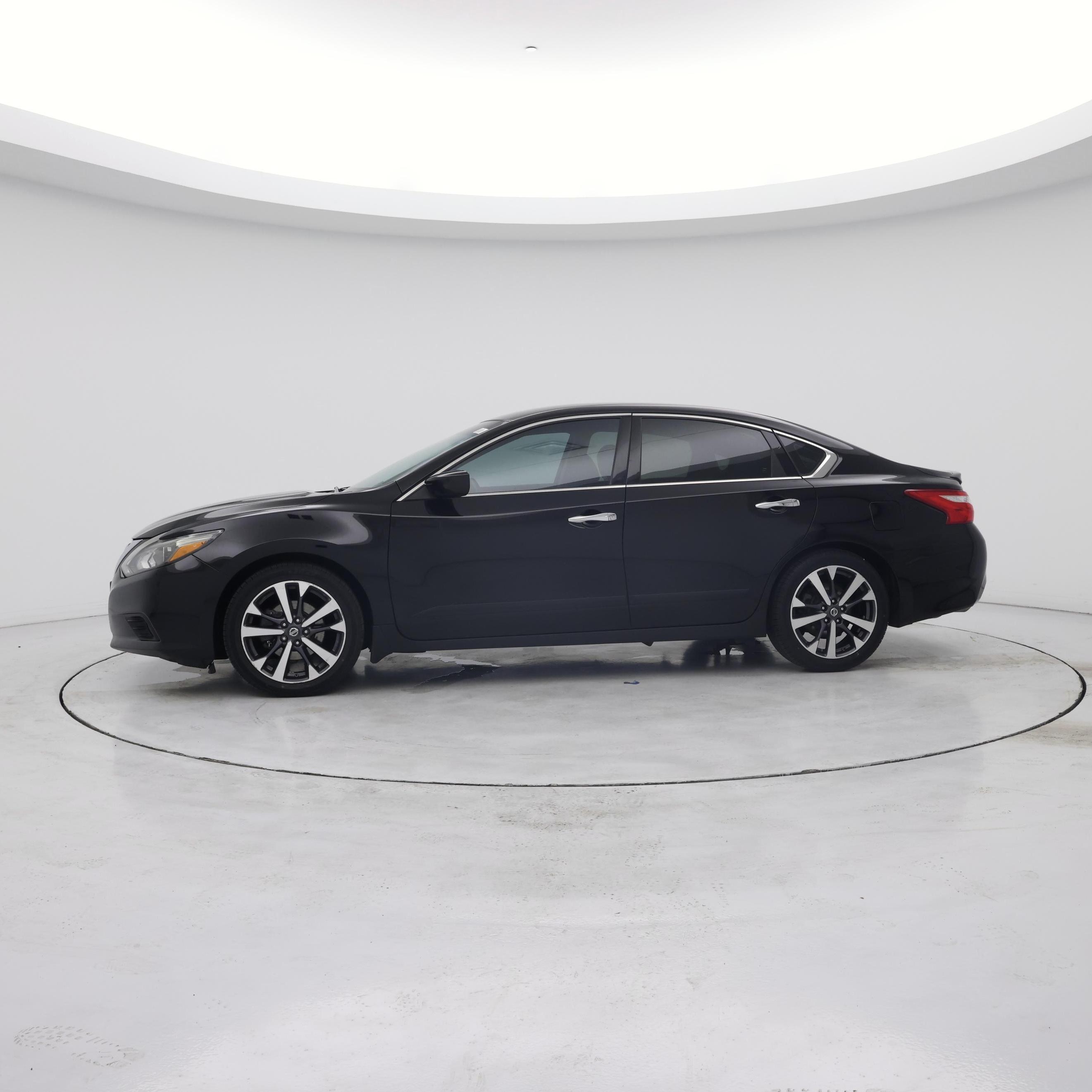 Thumbnail: 2016 Nissan Altima - 3