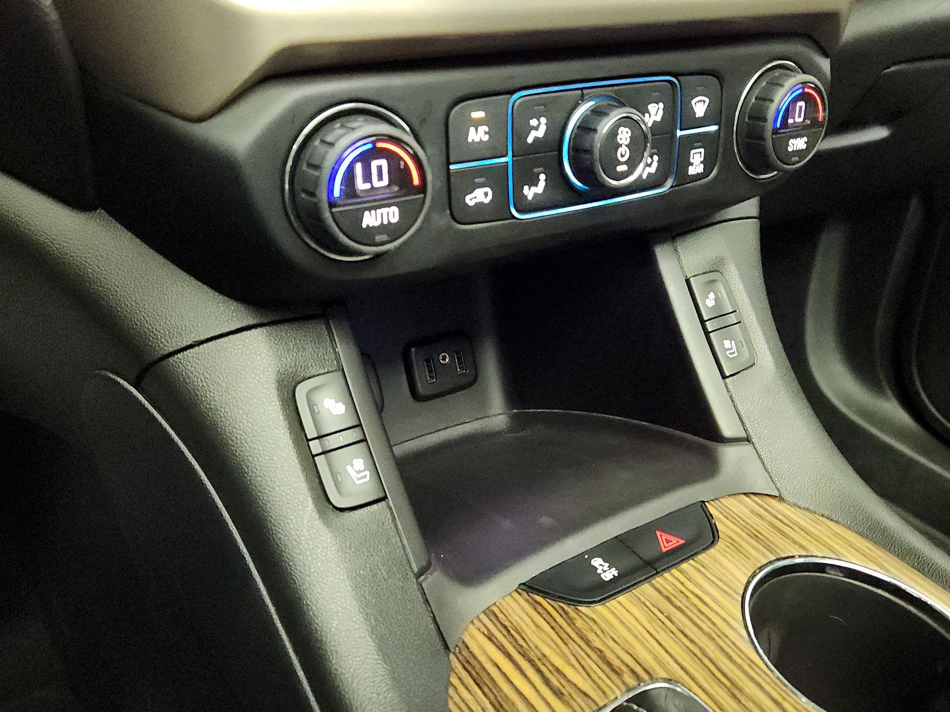 Thumbnail: 2017 GMC Acadia - 19