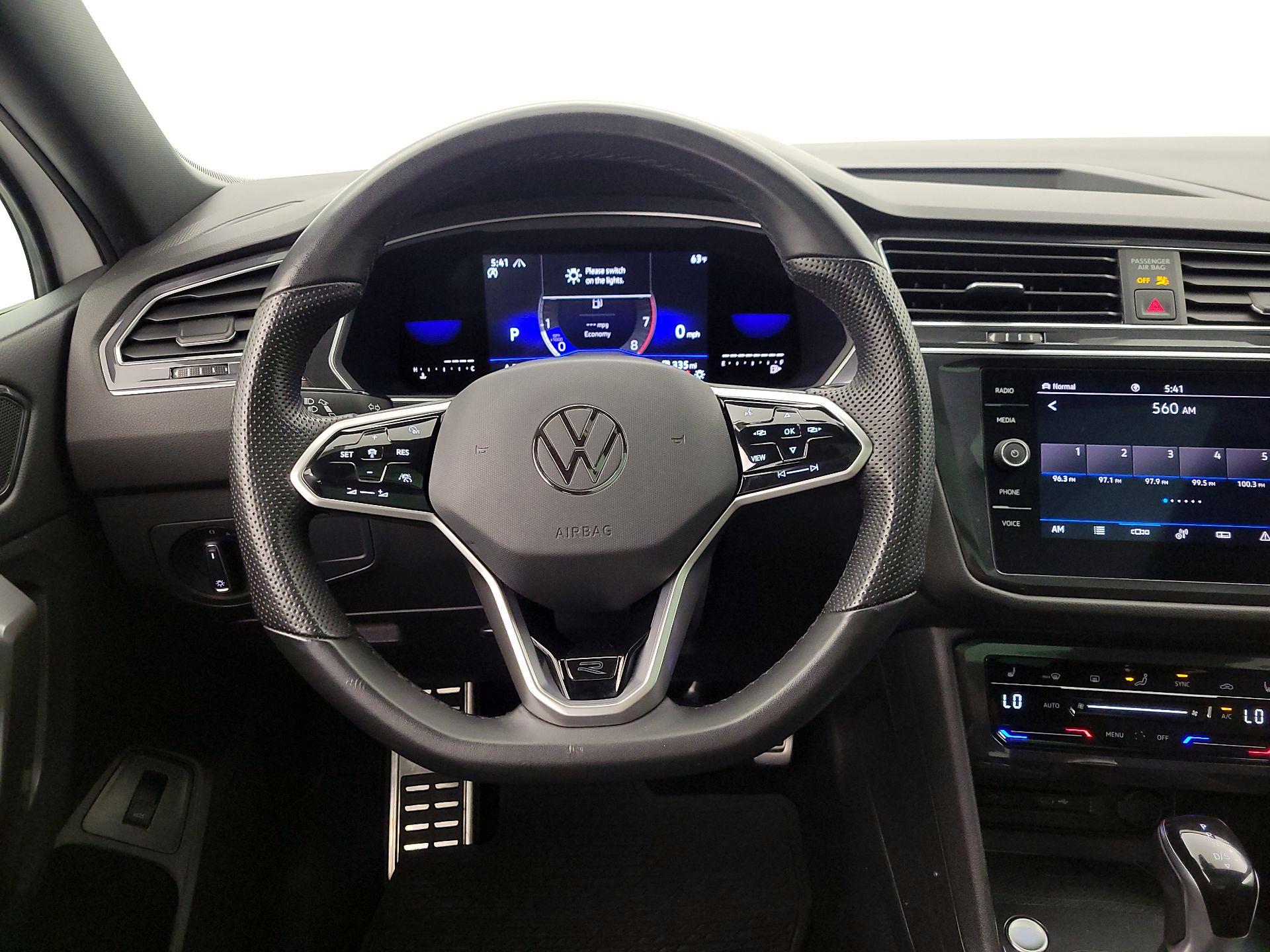 Thumbnail: 2022 Volkswagen Tiguan - 10