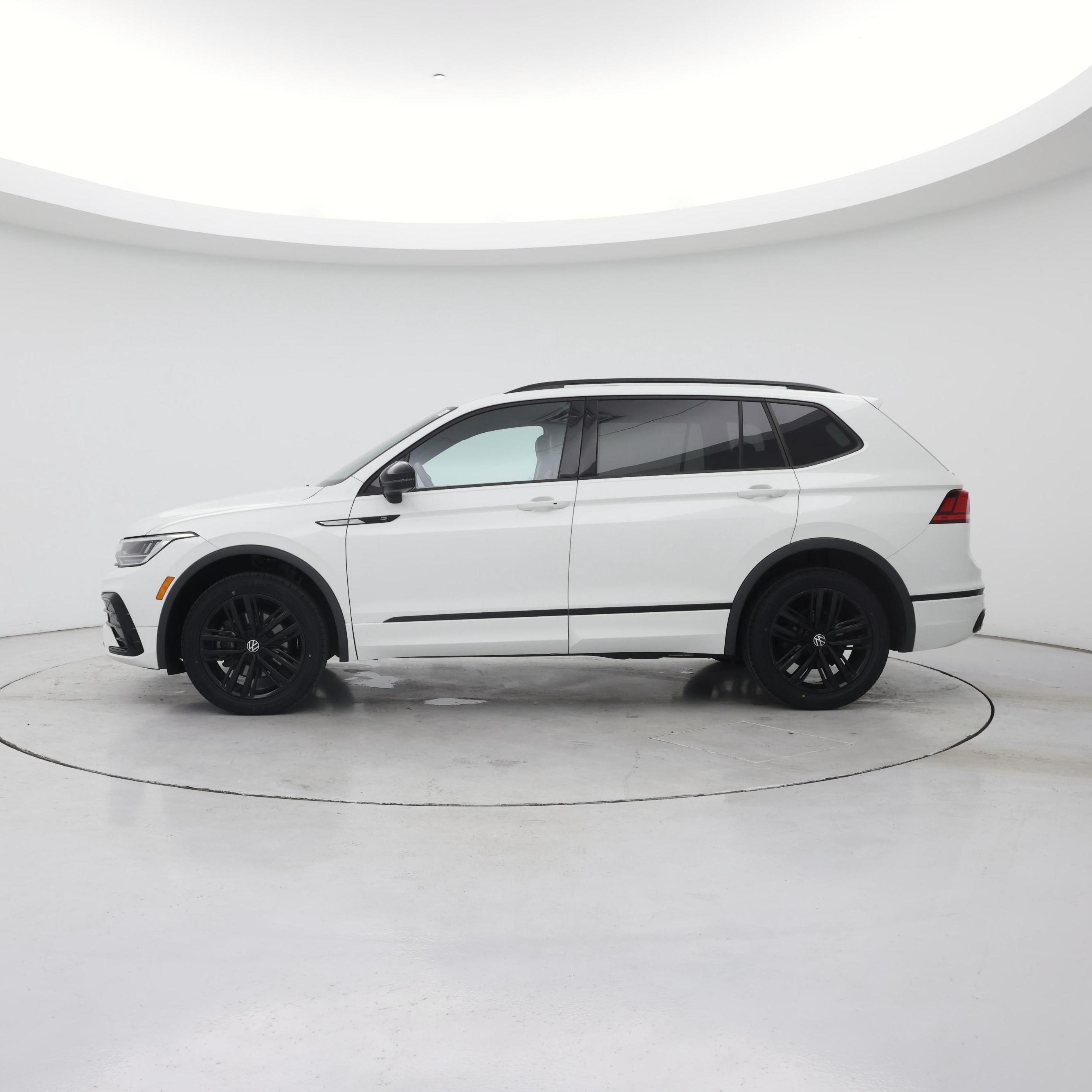 Thumbnail: 2022 Volkswagen Tiguan - 3