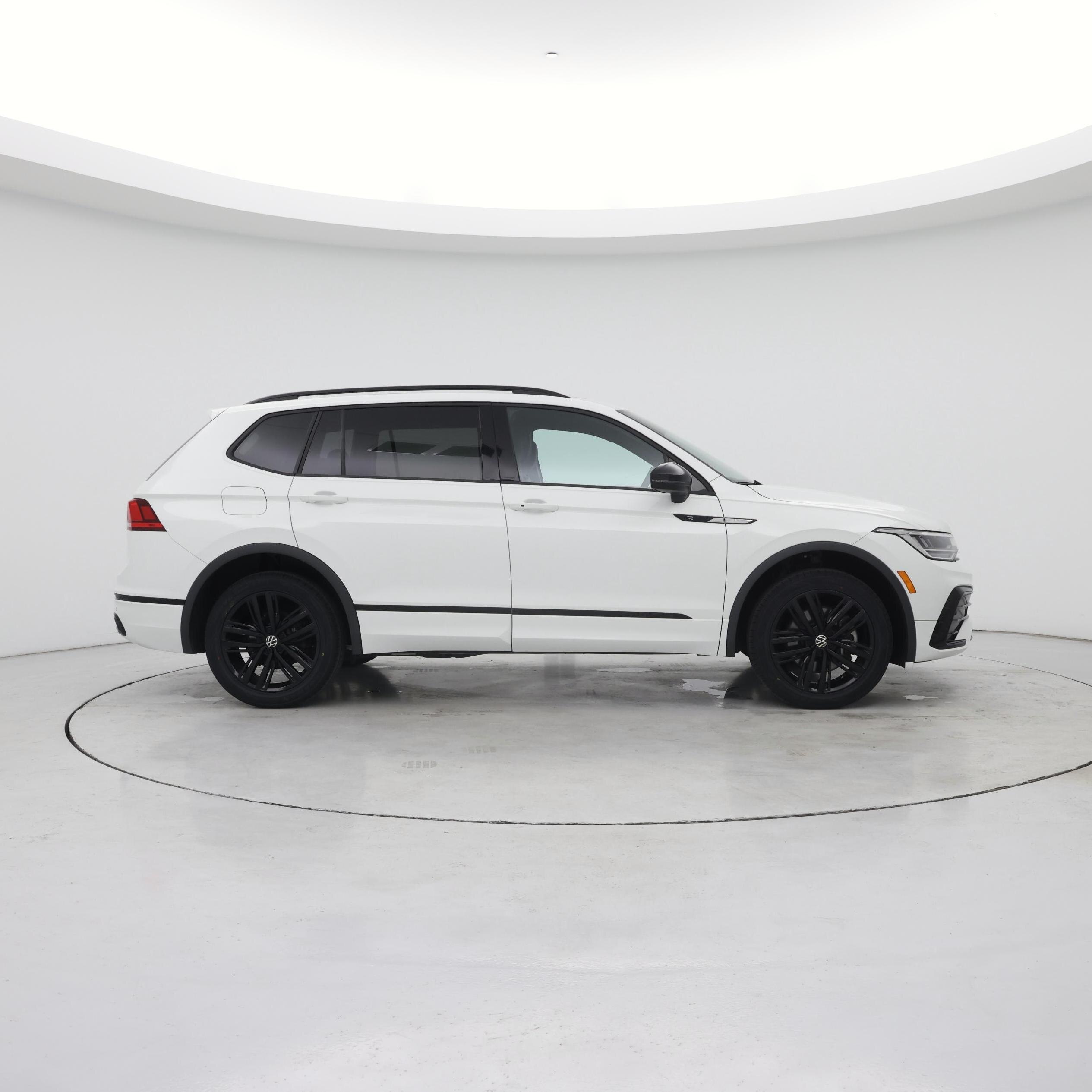 Thumbnail: 2022 Volkswagen Tiguan - 7
