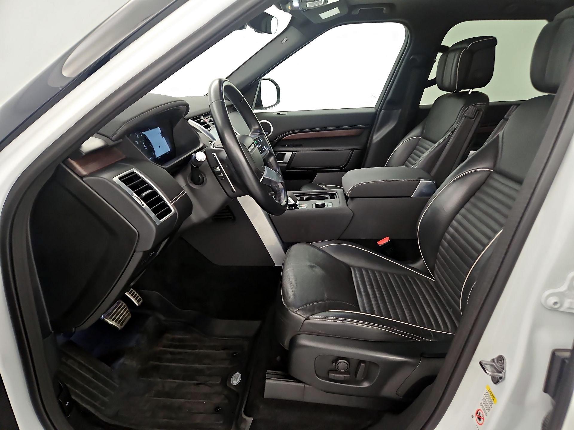Thumbnail: 2021 Land Rover Discovery - 11