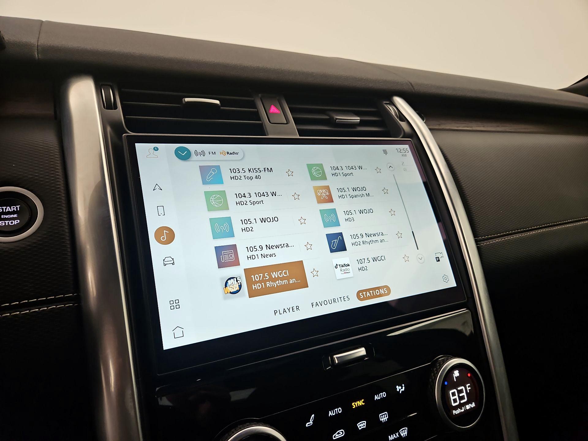 Thumbnail: 2021 Land Rover Discovery - 16