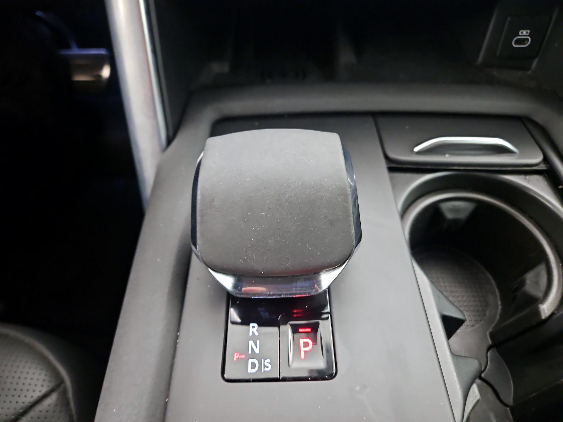 Thumbnail: 2021 Land Rover Discovery - 18