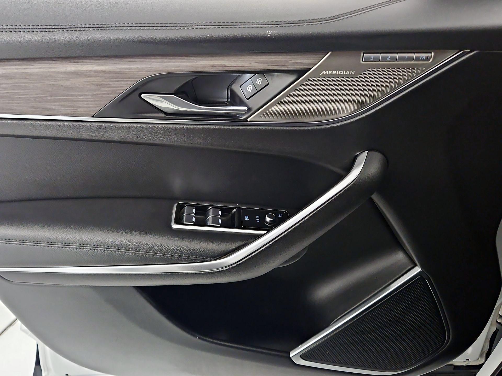 Thumbnail: 2021 Jaguar F-Pace - 10