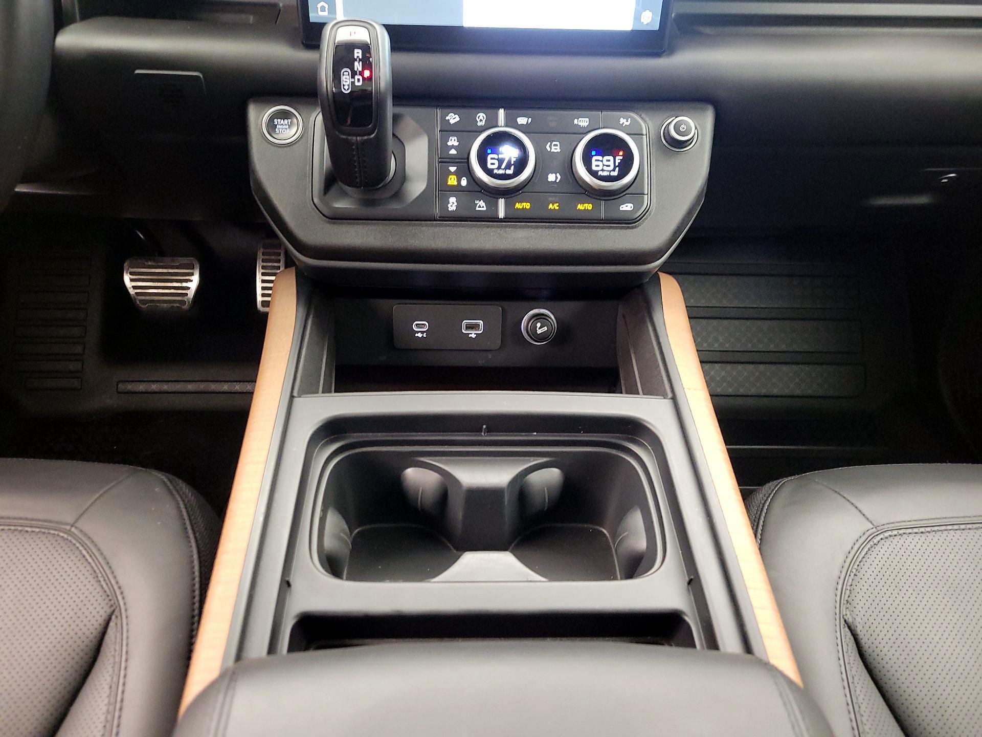 Thumbnail: 2023 Land Rover Defender - 17