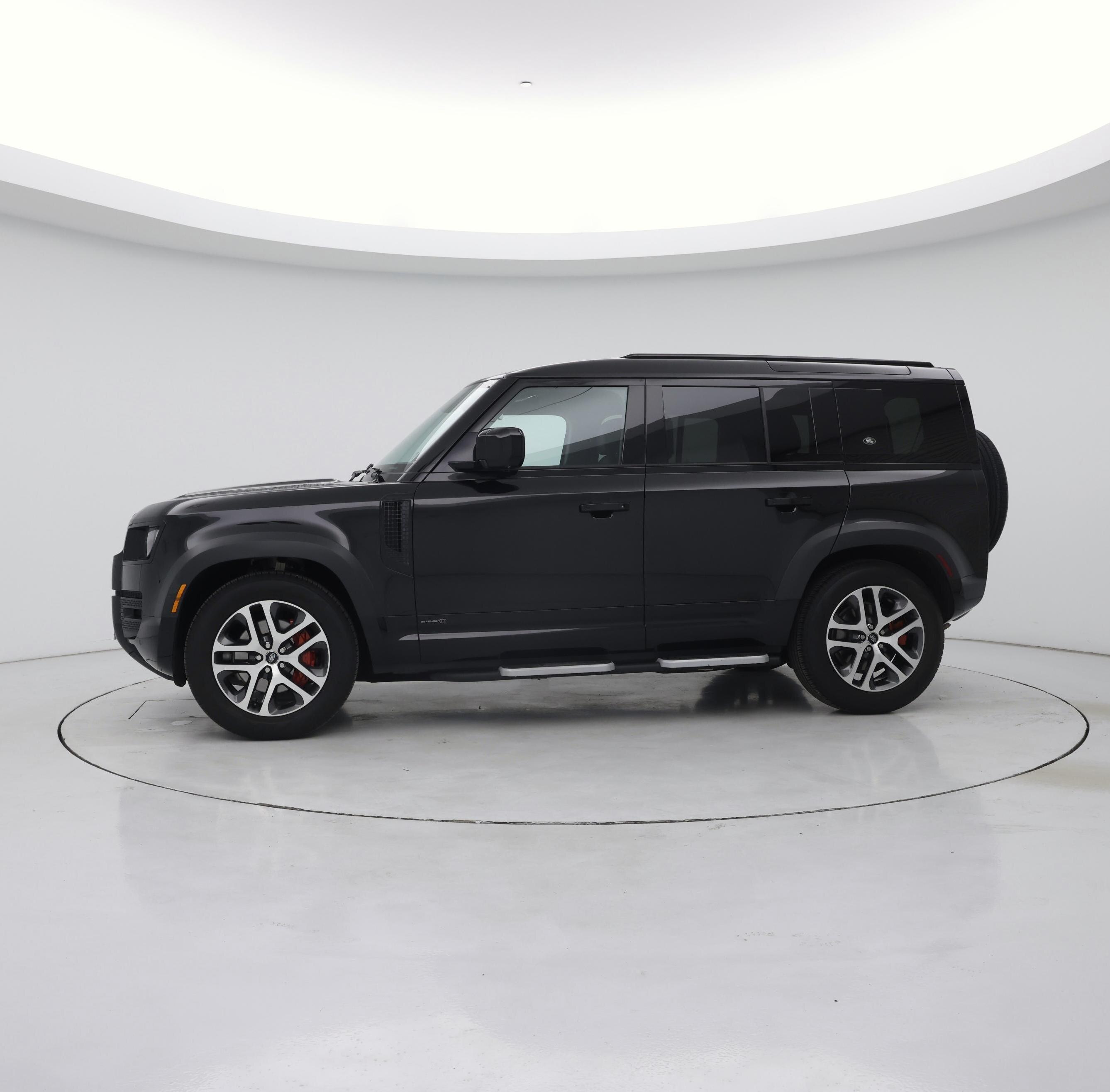 Thumbnail: 2023 Land Rover Defender - 3