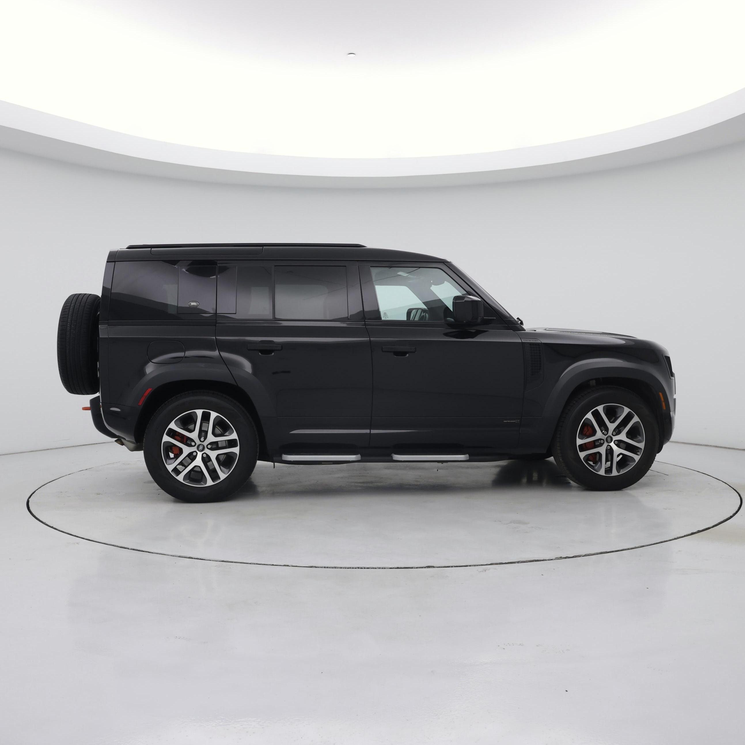 Thumbnail: 2023 Land Rover Defender - 7