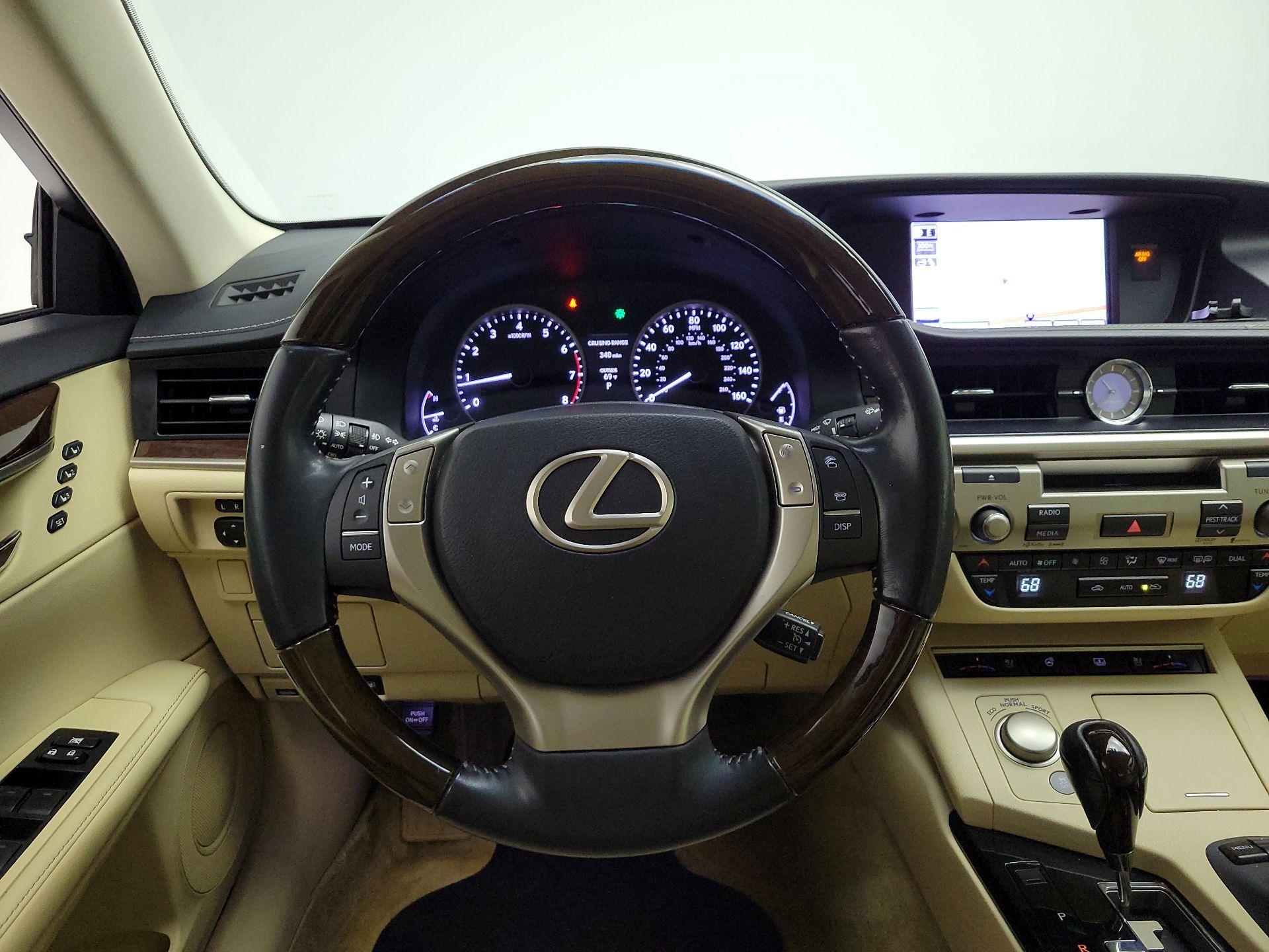 Thumbnail: 2014 Lexus ES - 10