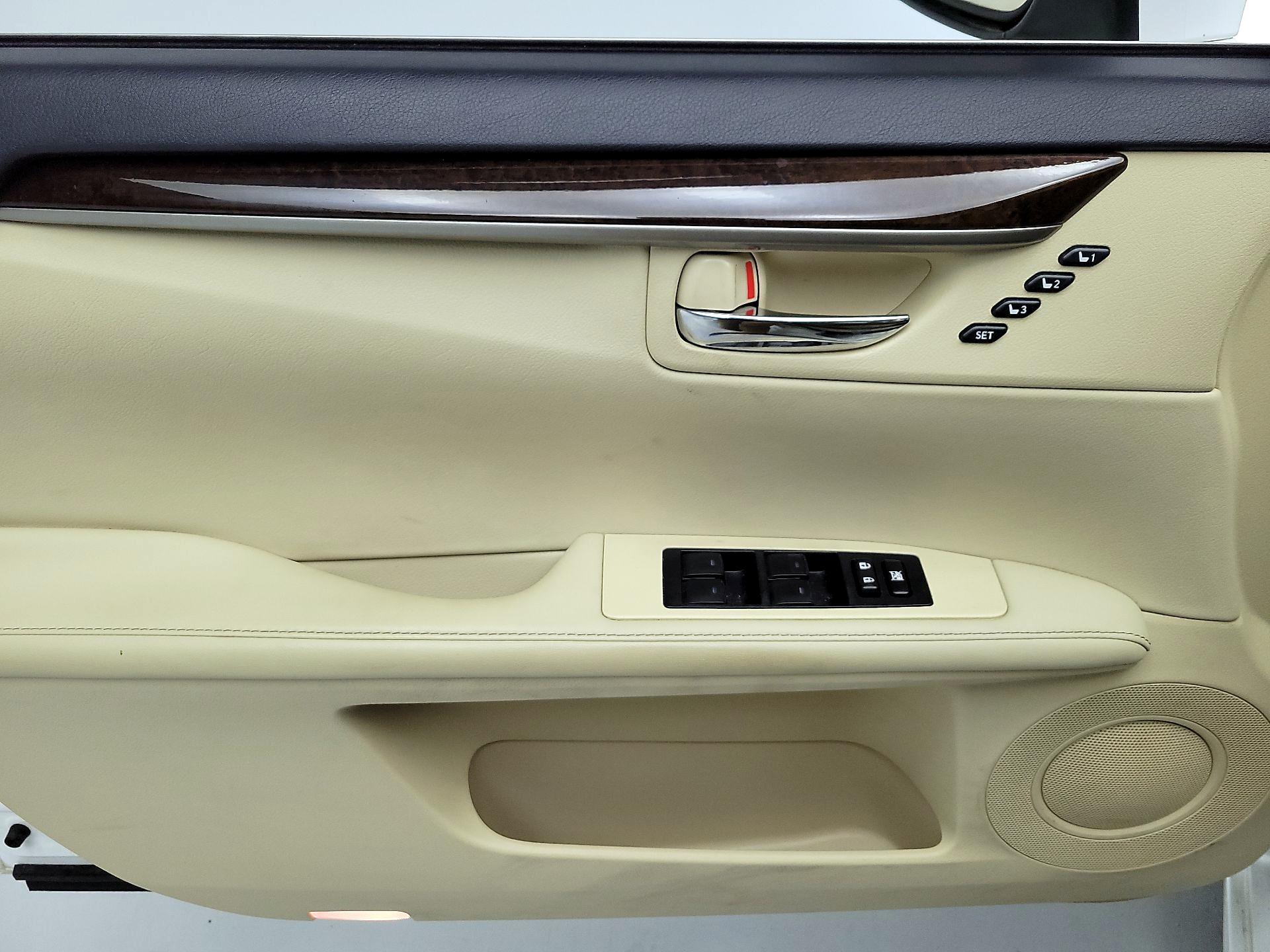 Thumbnail: 2014 Lexus ES - 12