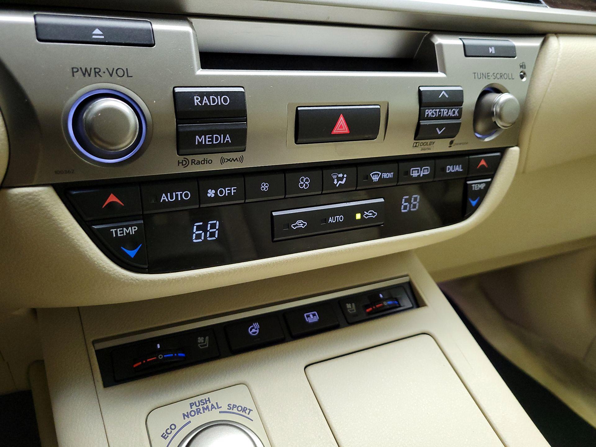 Thumbnail: 2014 Lexus ES - 16