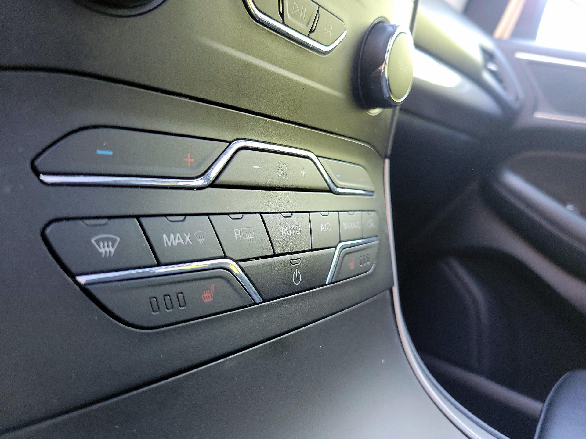 Thumbnail: 2019 Ford Edge - 14