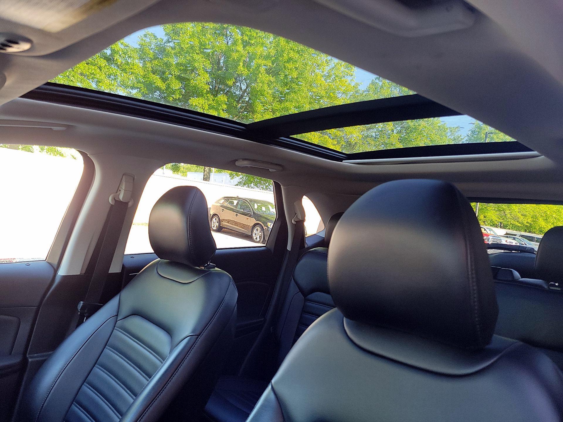 Thumbnail: 2019 Ford Edge - 17