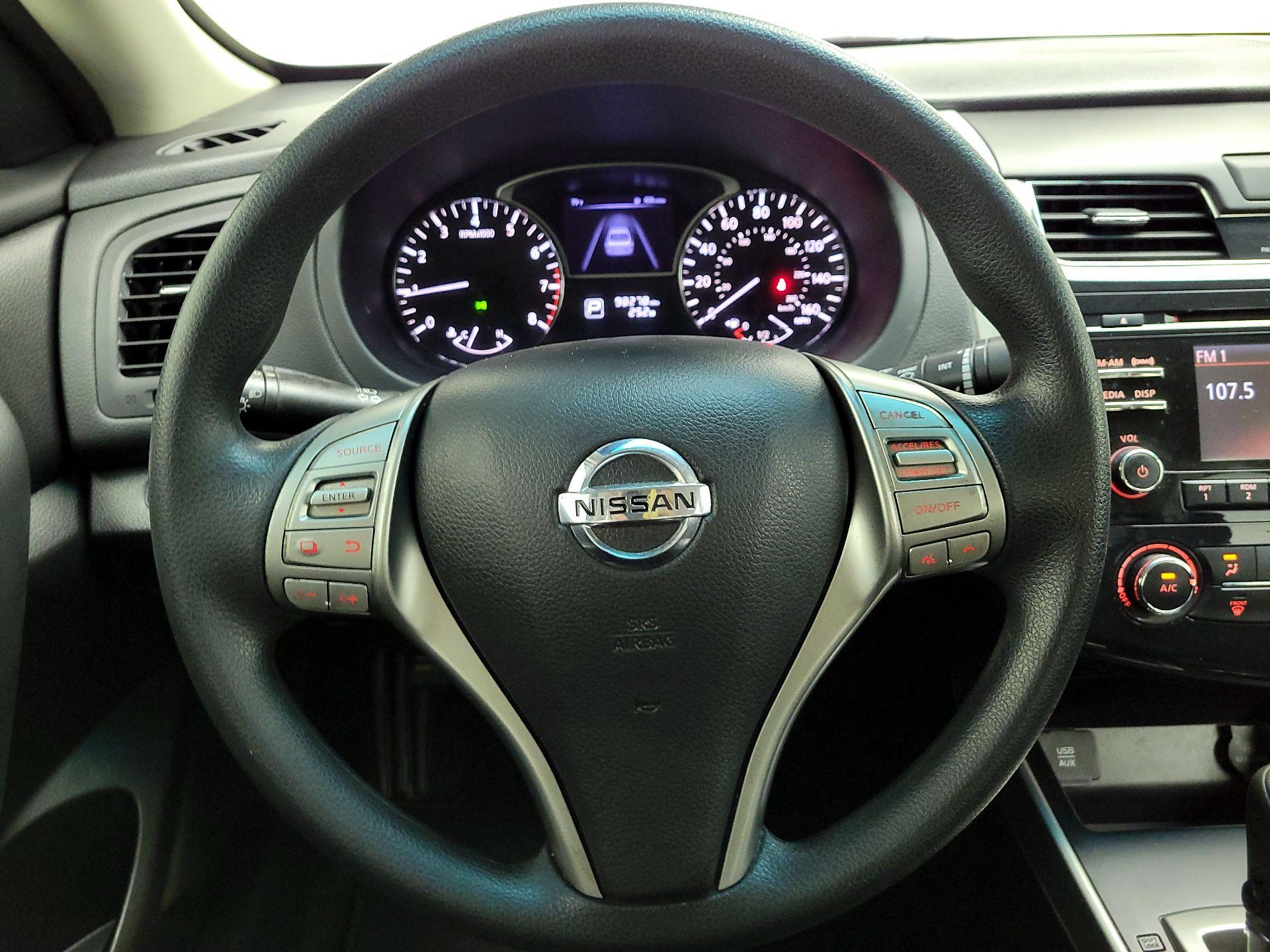 Thumbnail: 2015 Nissan Altima - 10