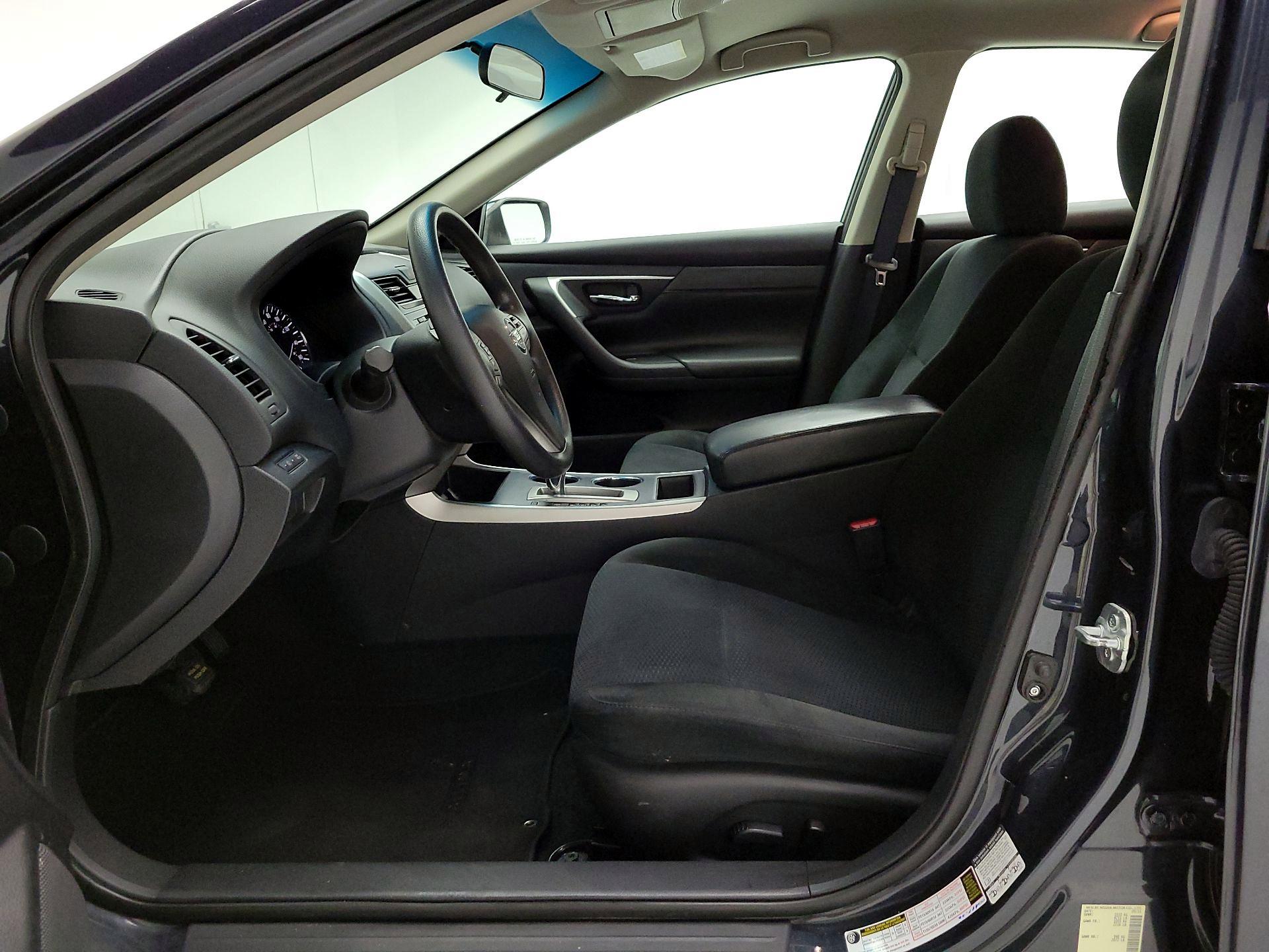 Thumbnail: 2015 Nissan Altima - 11