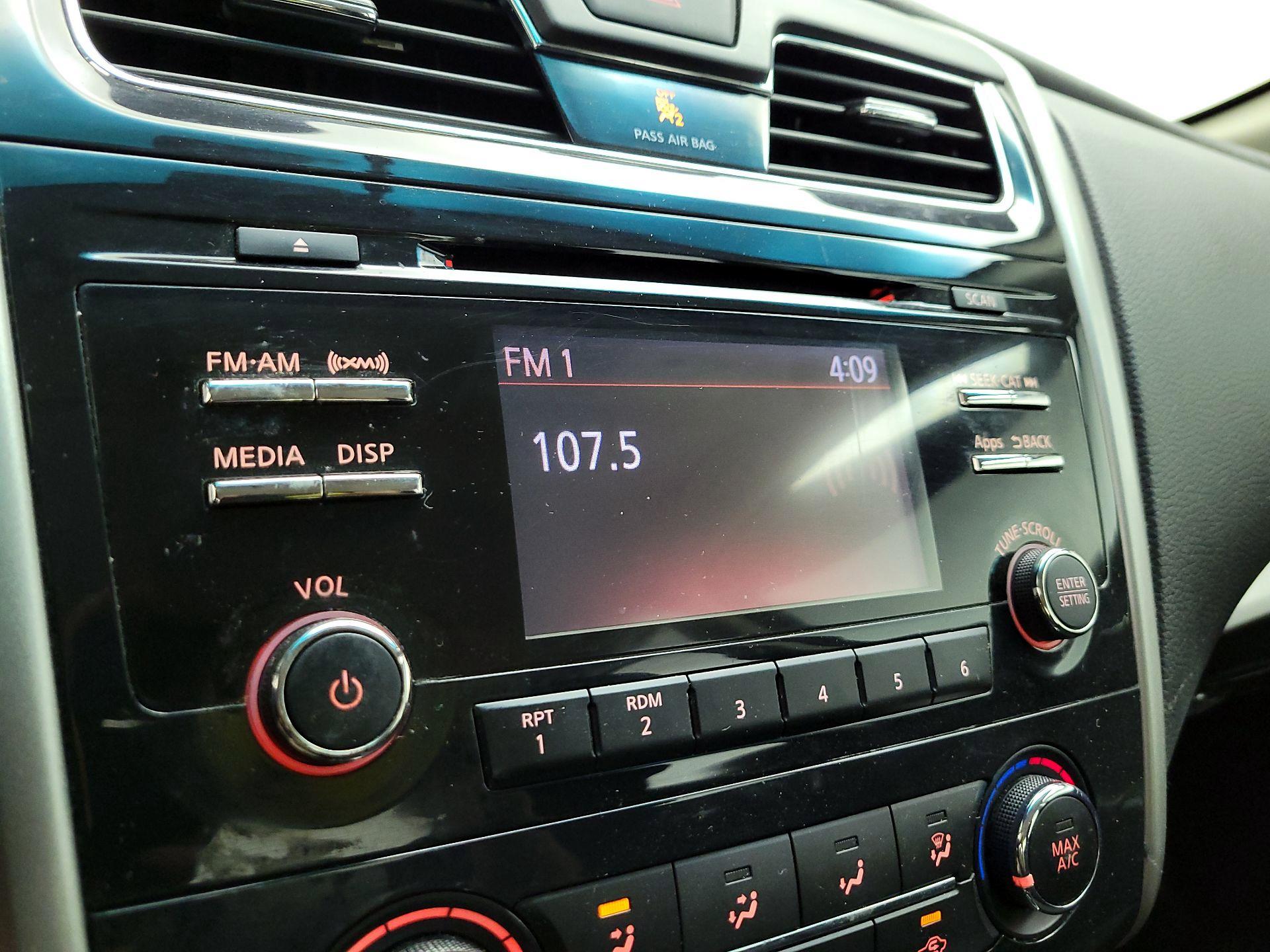 Thumbnail: 2015 Nissan Altima - 15