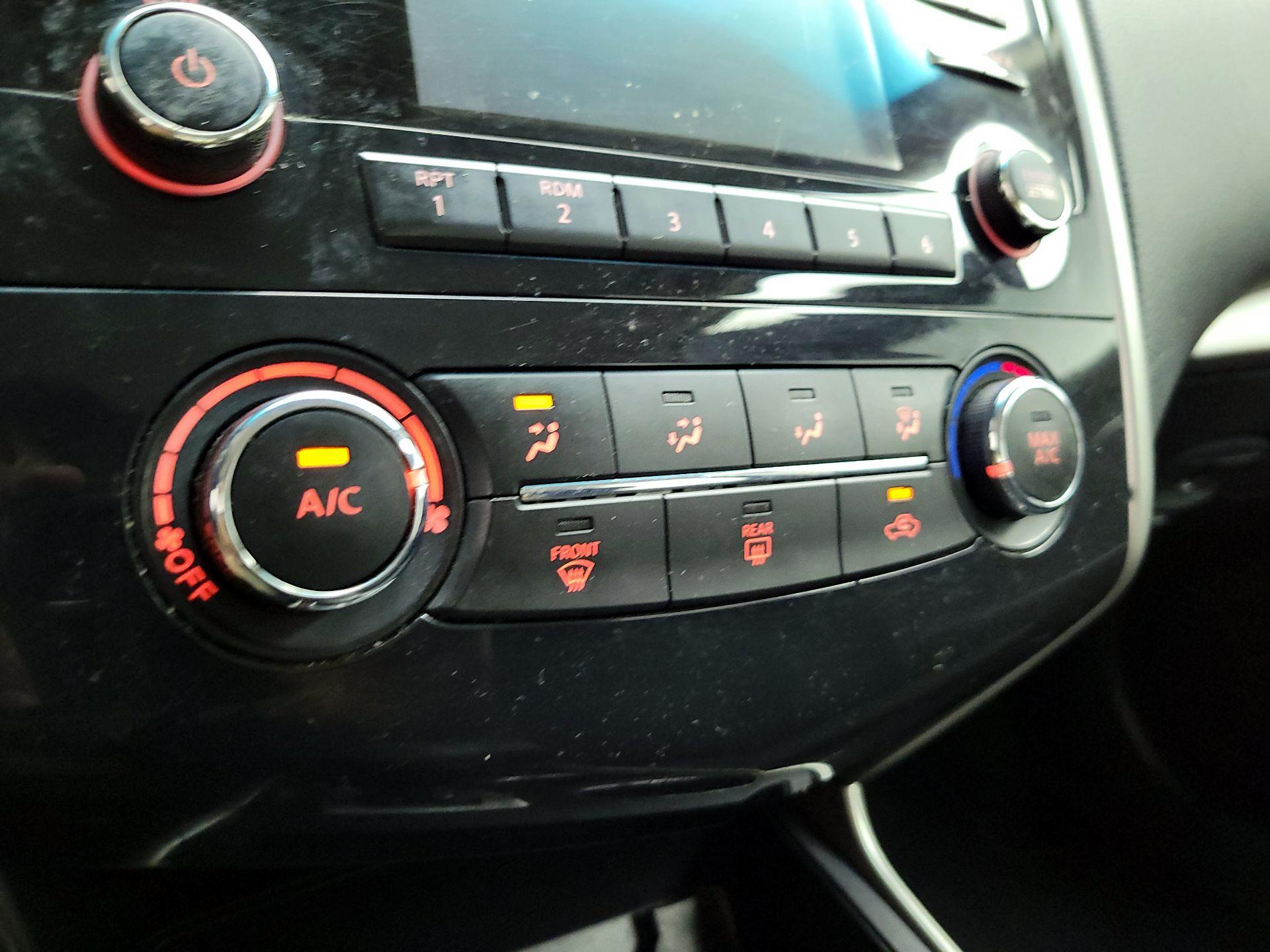 Thumbnail: 2015 Nissan Altima - 16