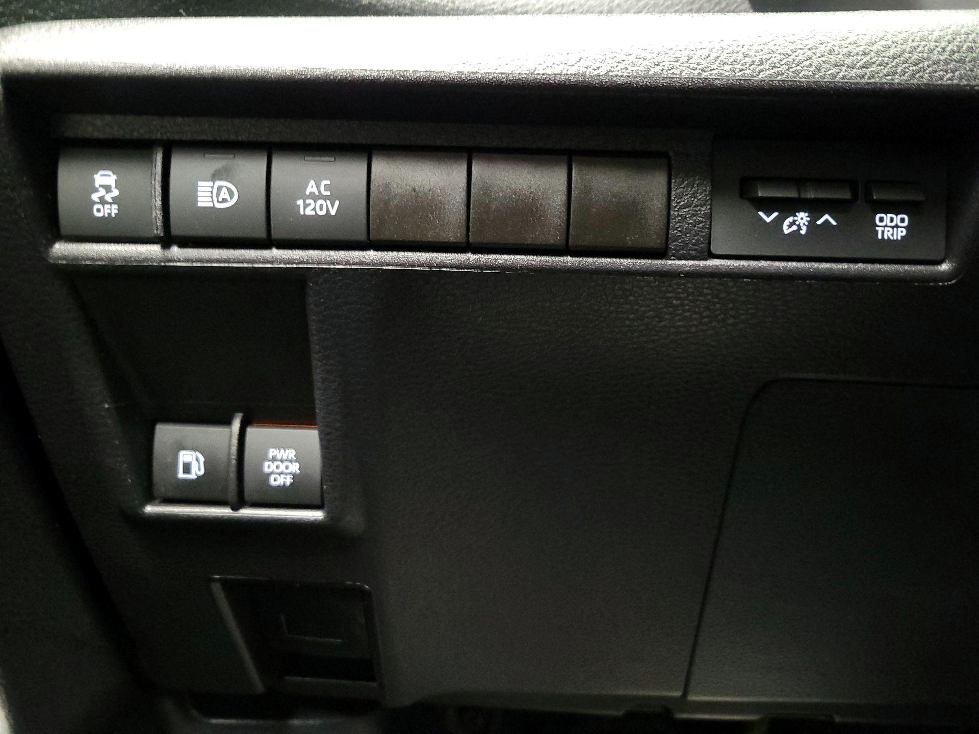 Thumbnail: 2025 Toyota Sienna - 13