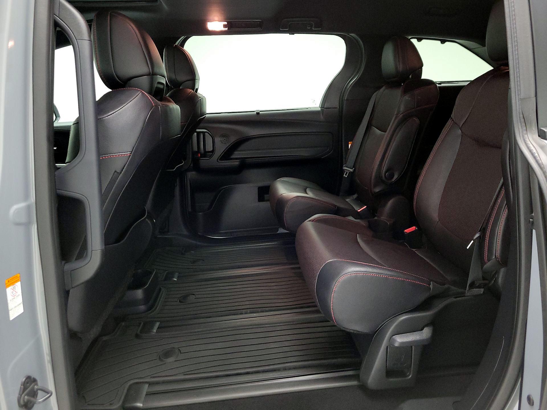 Thumbnail: 2025 Toyota Sienna - 18