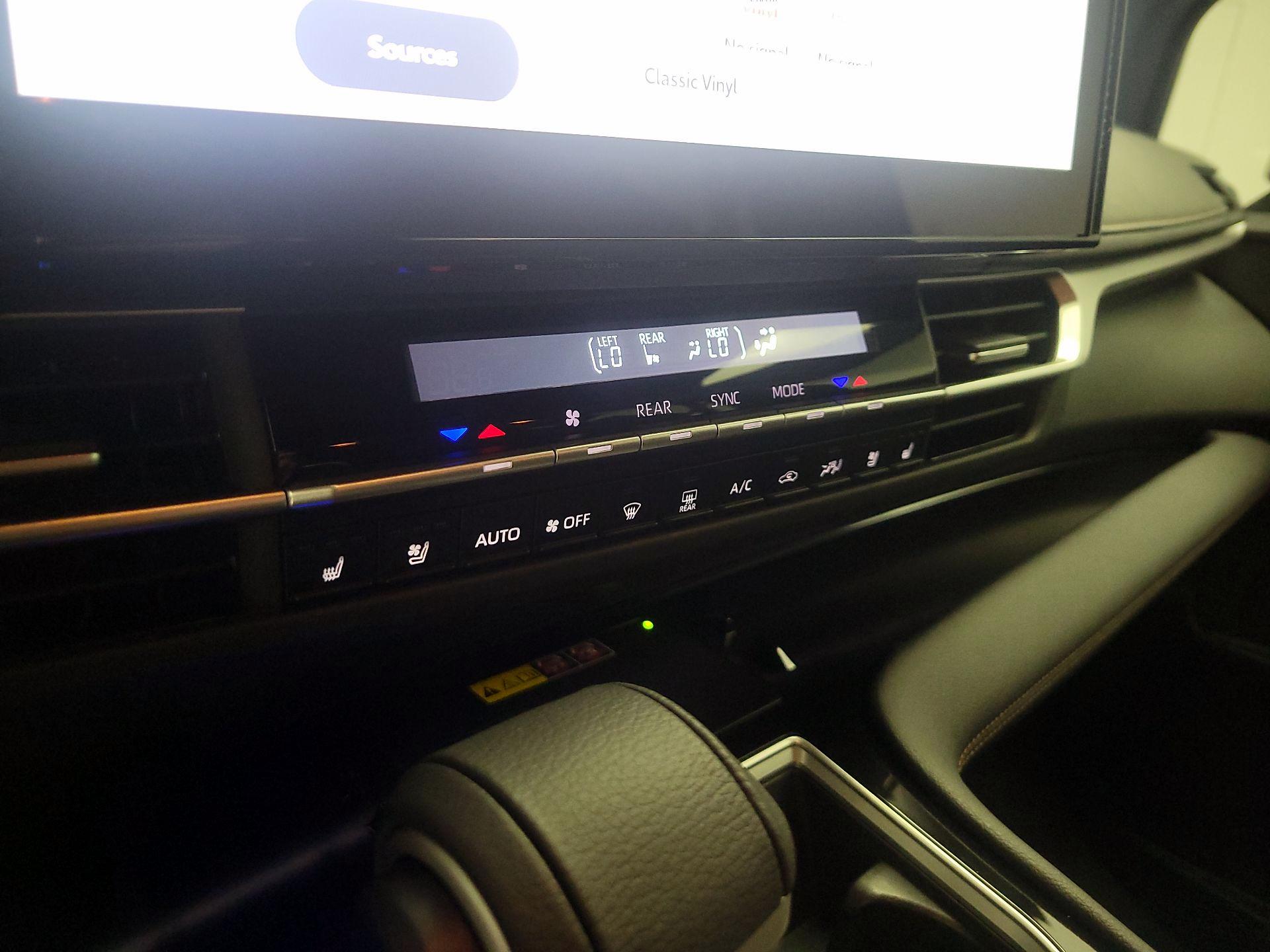 Thumbnail: 2025 Toyota Sienna - 14