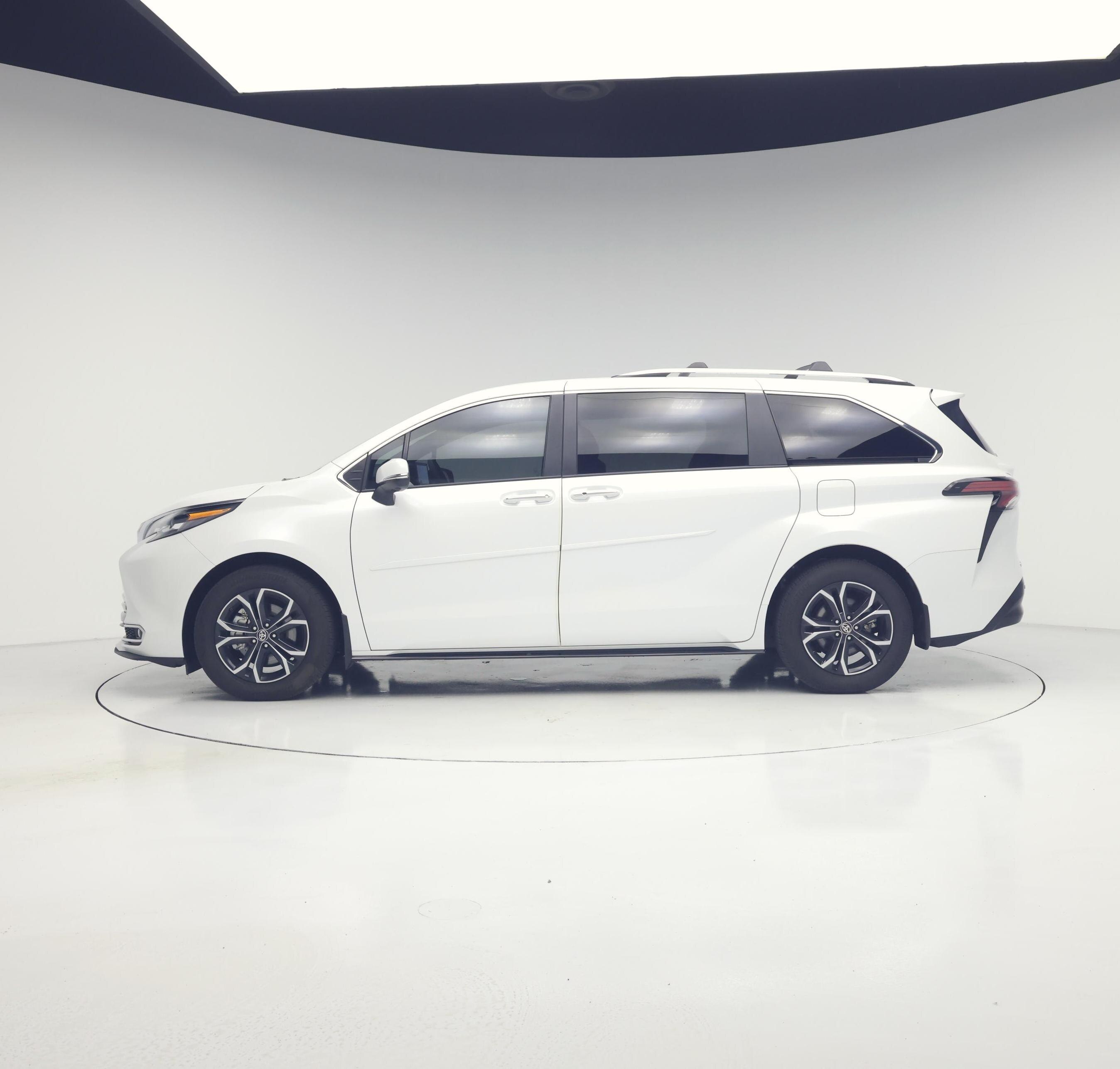 Thumbnail: 2025 Toyota Sienna - 3