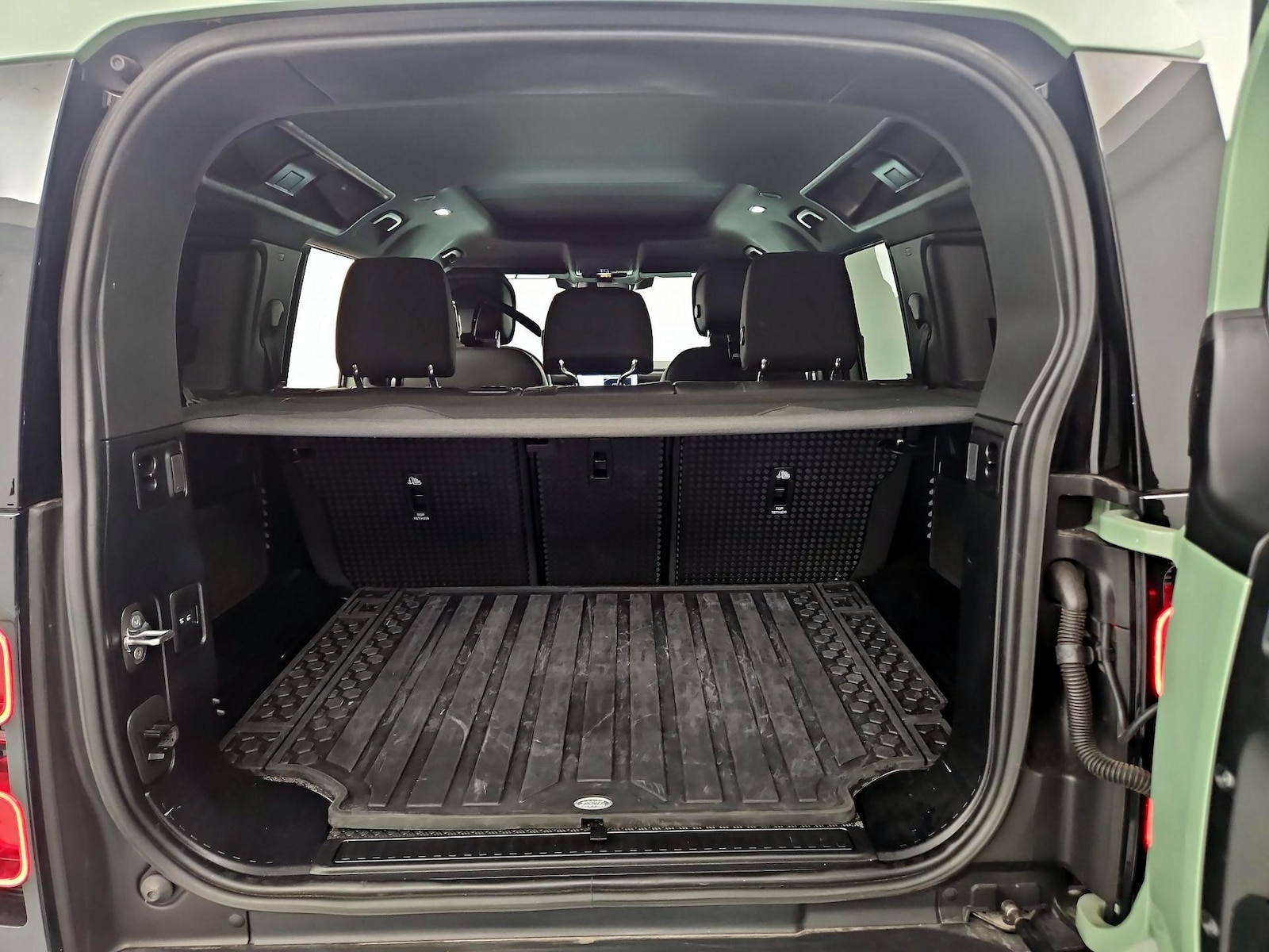 2023 Land Rover Defender 75th Edition - Photo 21