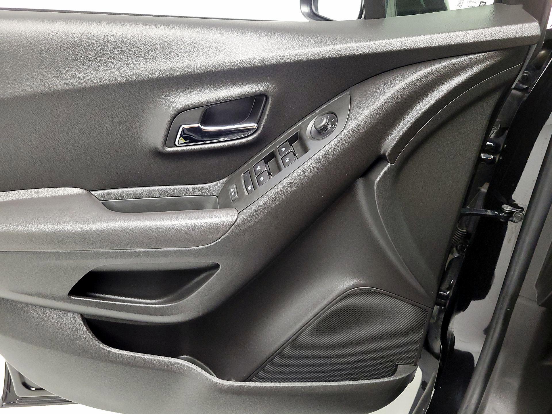 Thumbnail: 2020 Chevrolet Trax - 12