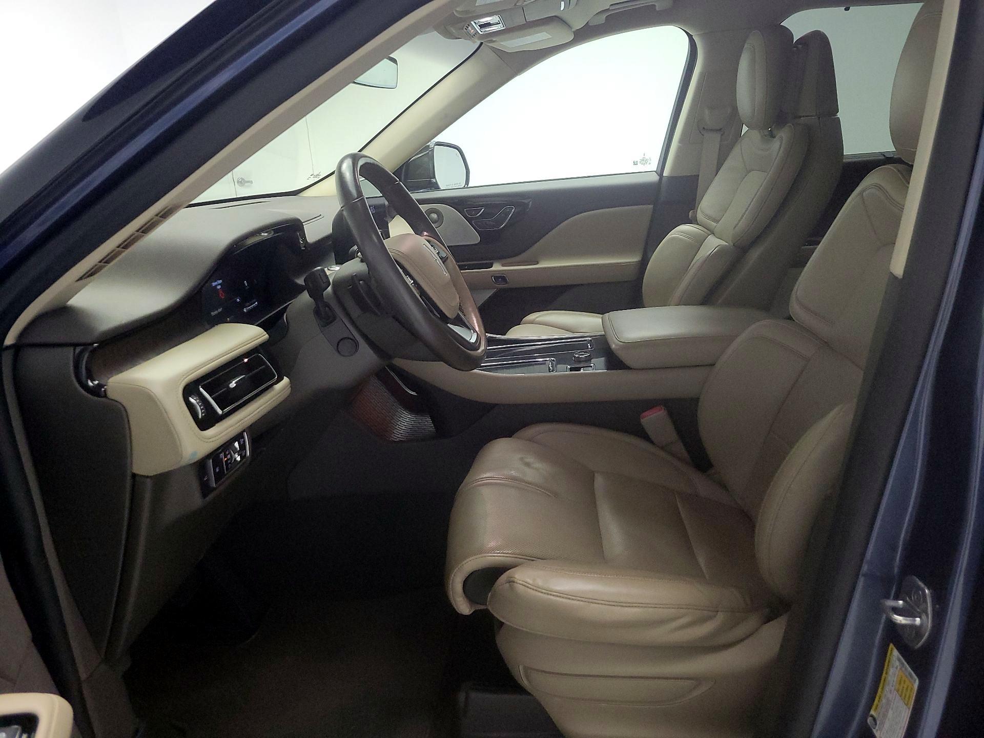 Thumbnail: 2020 Lincoln Aviator - 11