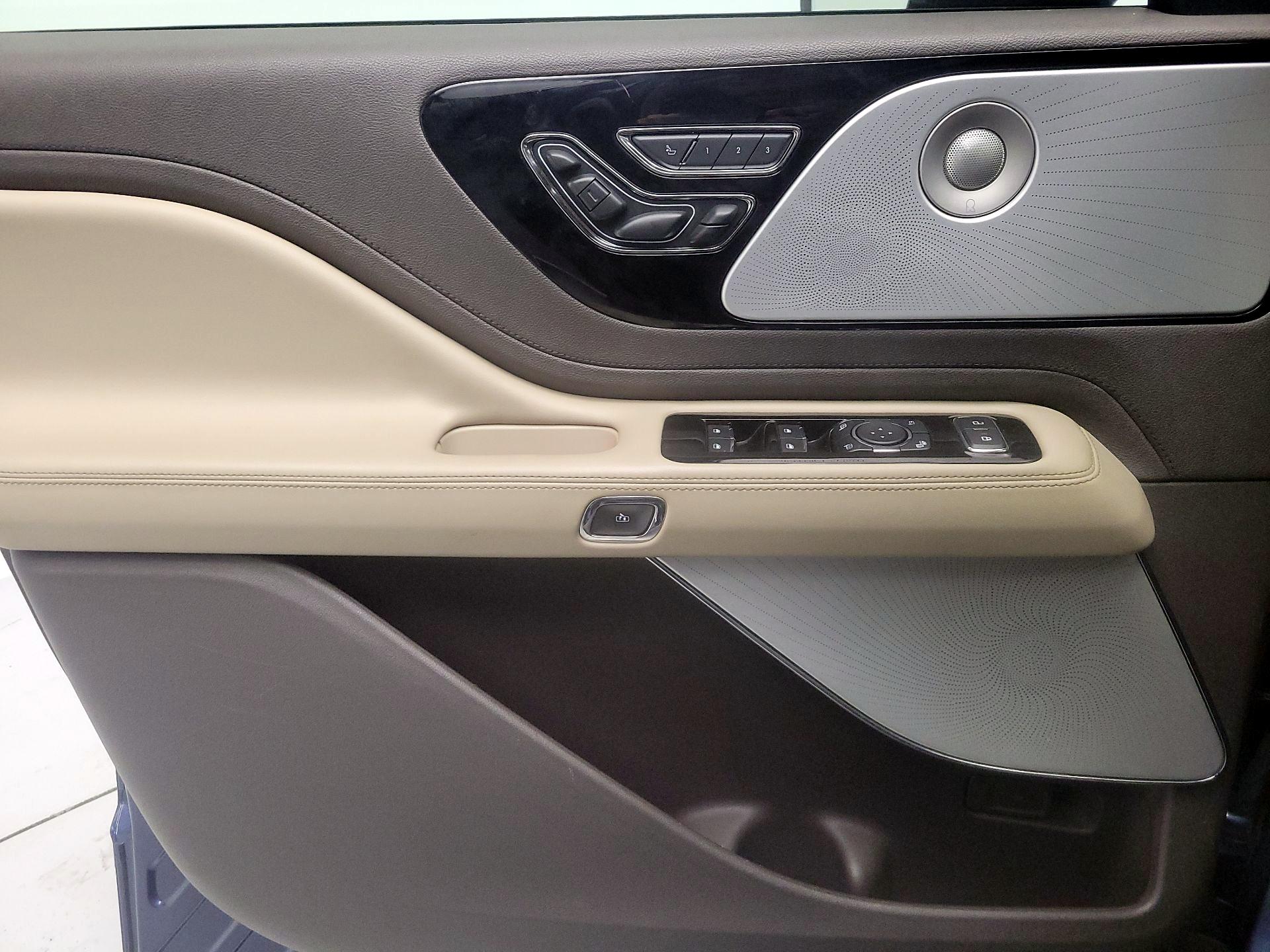 Thumbnail: 2020 Lincoln Aviator - 12