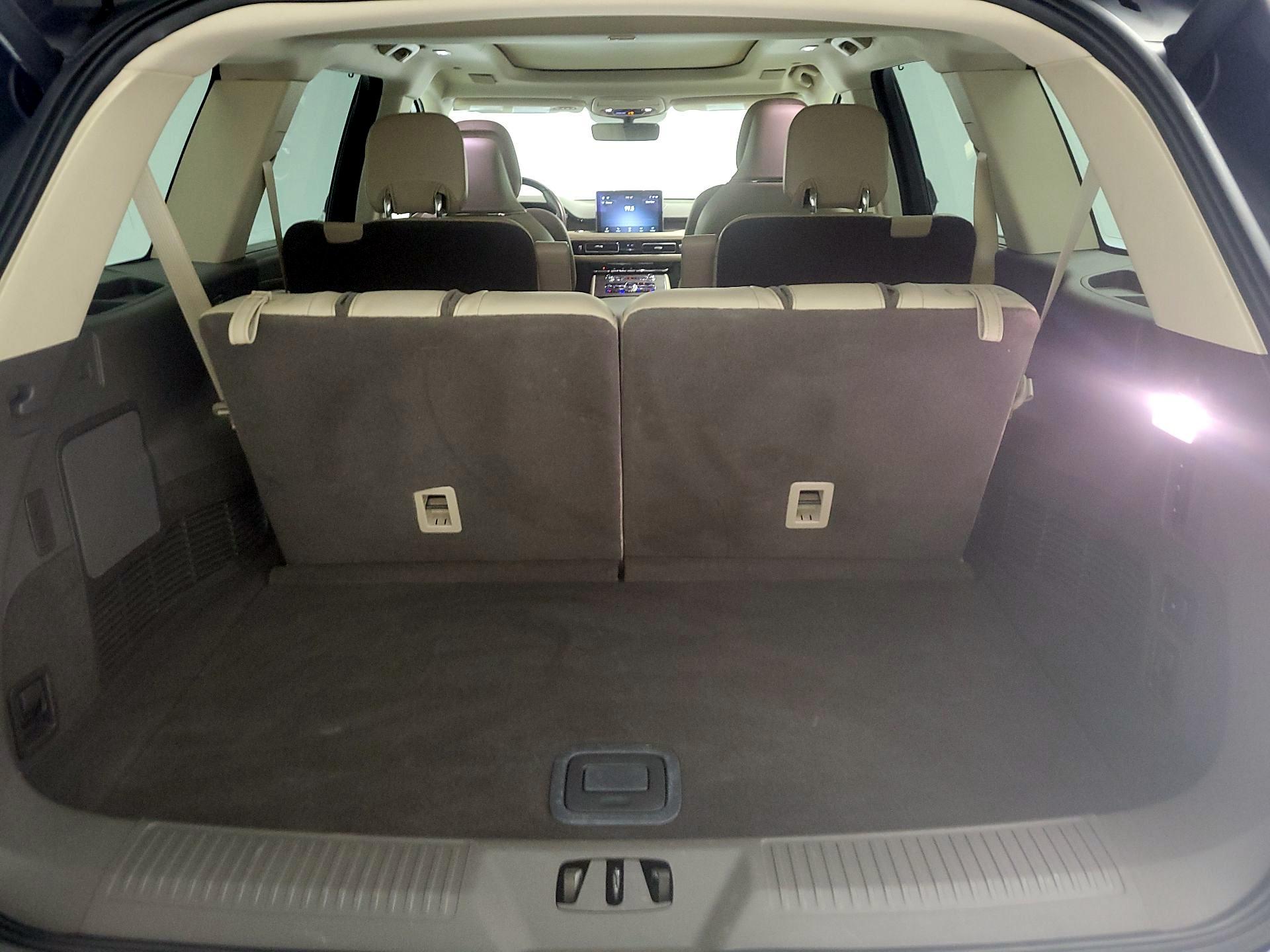 Thumbnail: 2020 Lincoln Aviator - 16